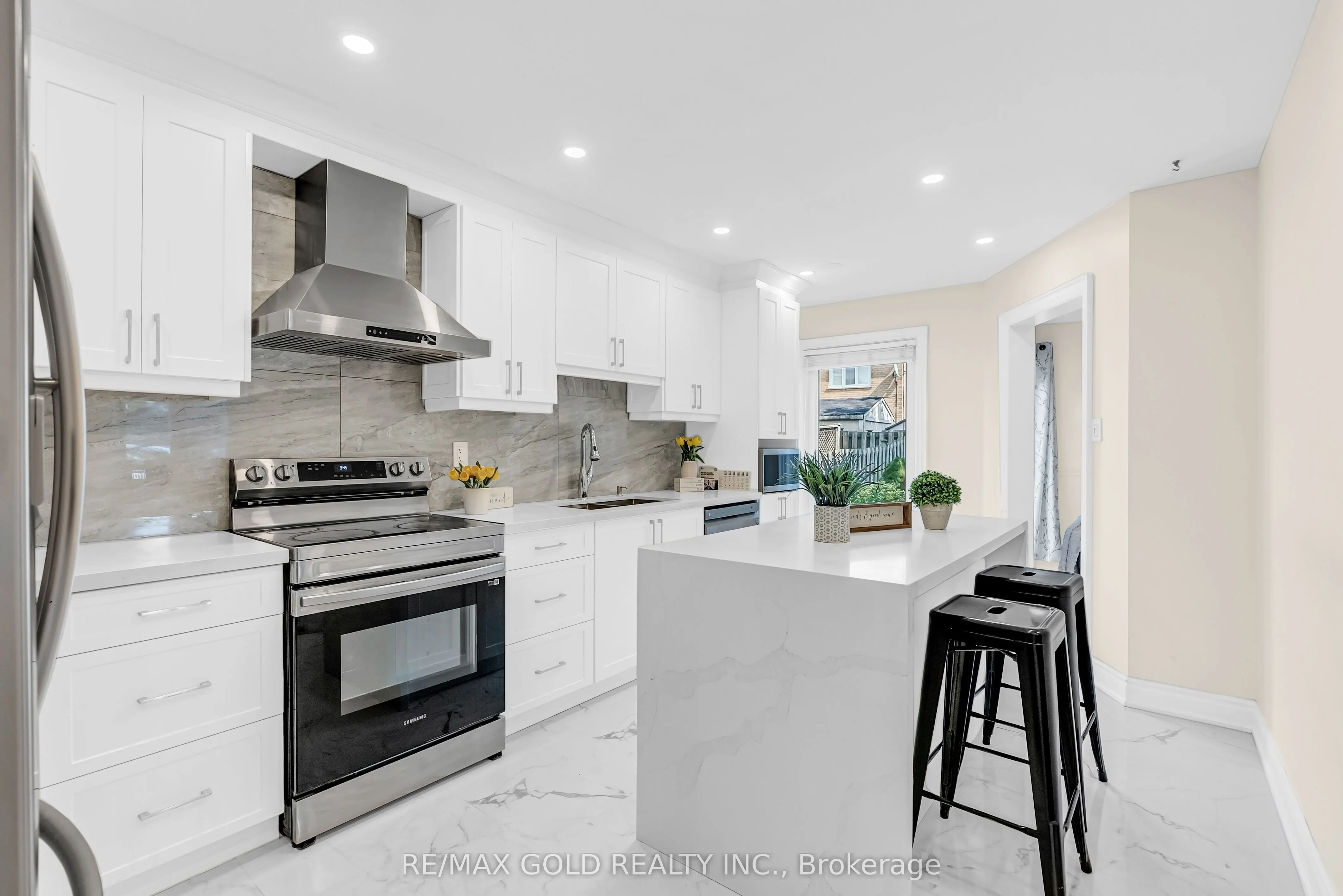 2901 Gardenview Crescent