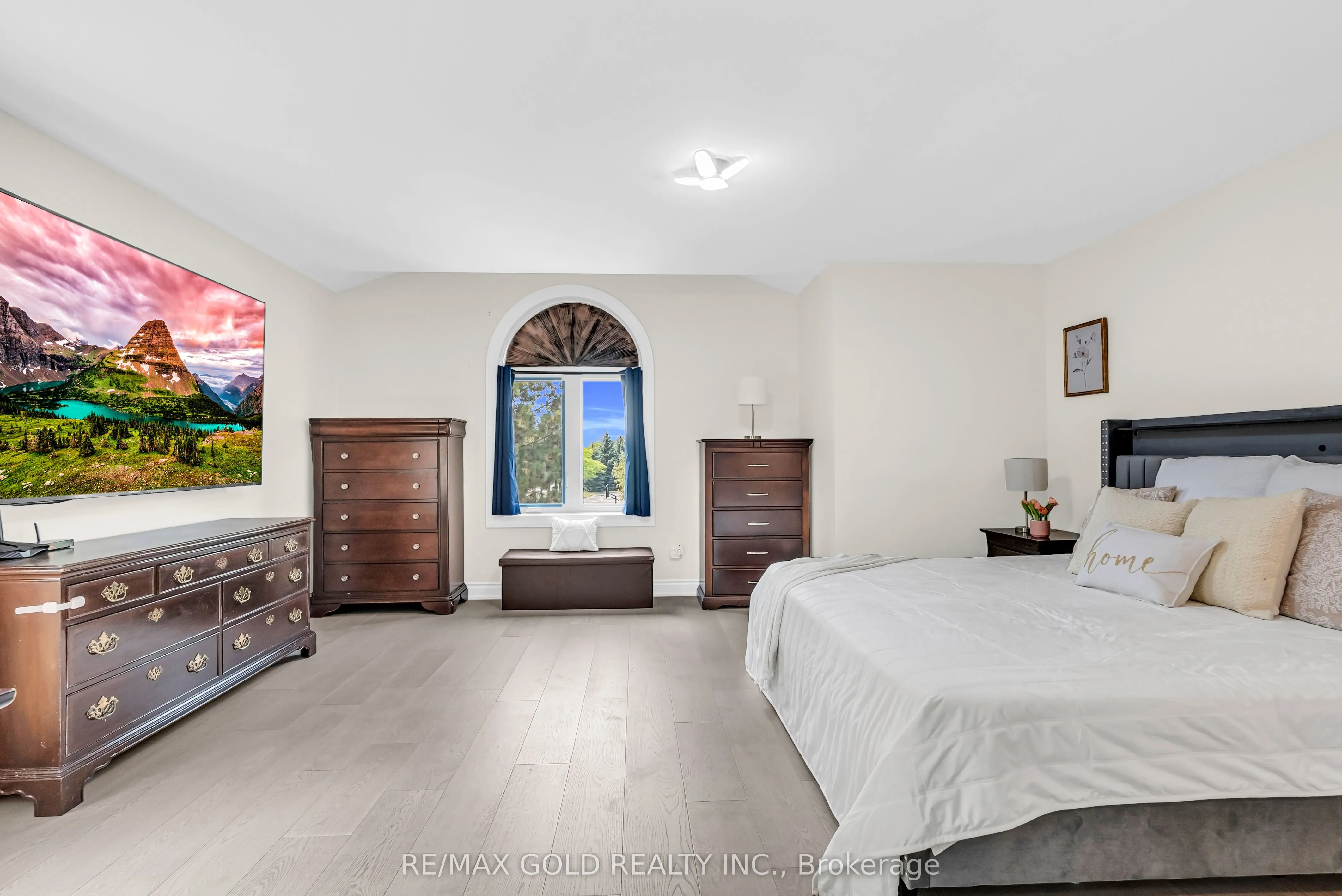 2901 Gardenview Crescent