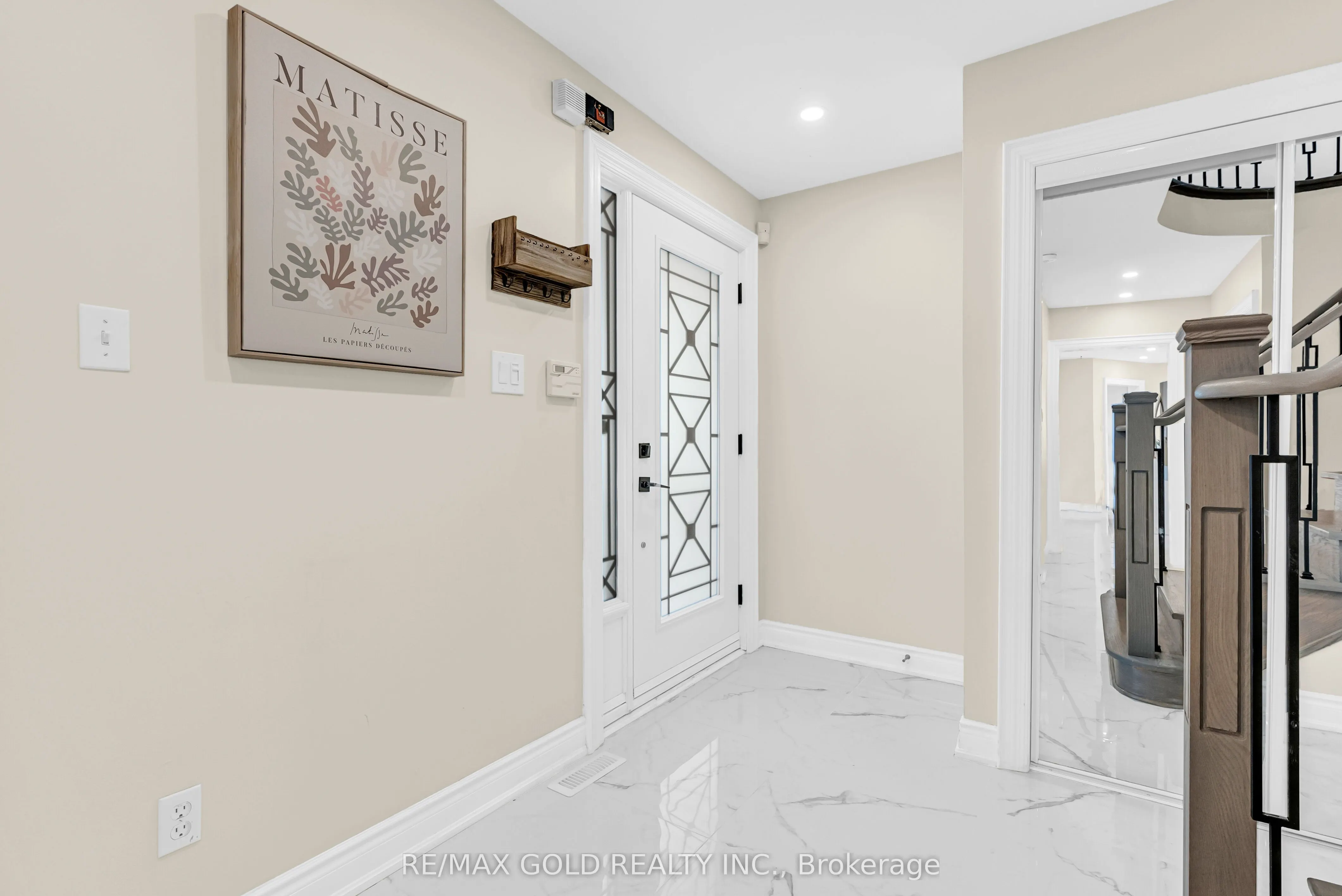 2901 Gardenview Crescent