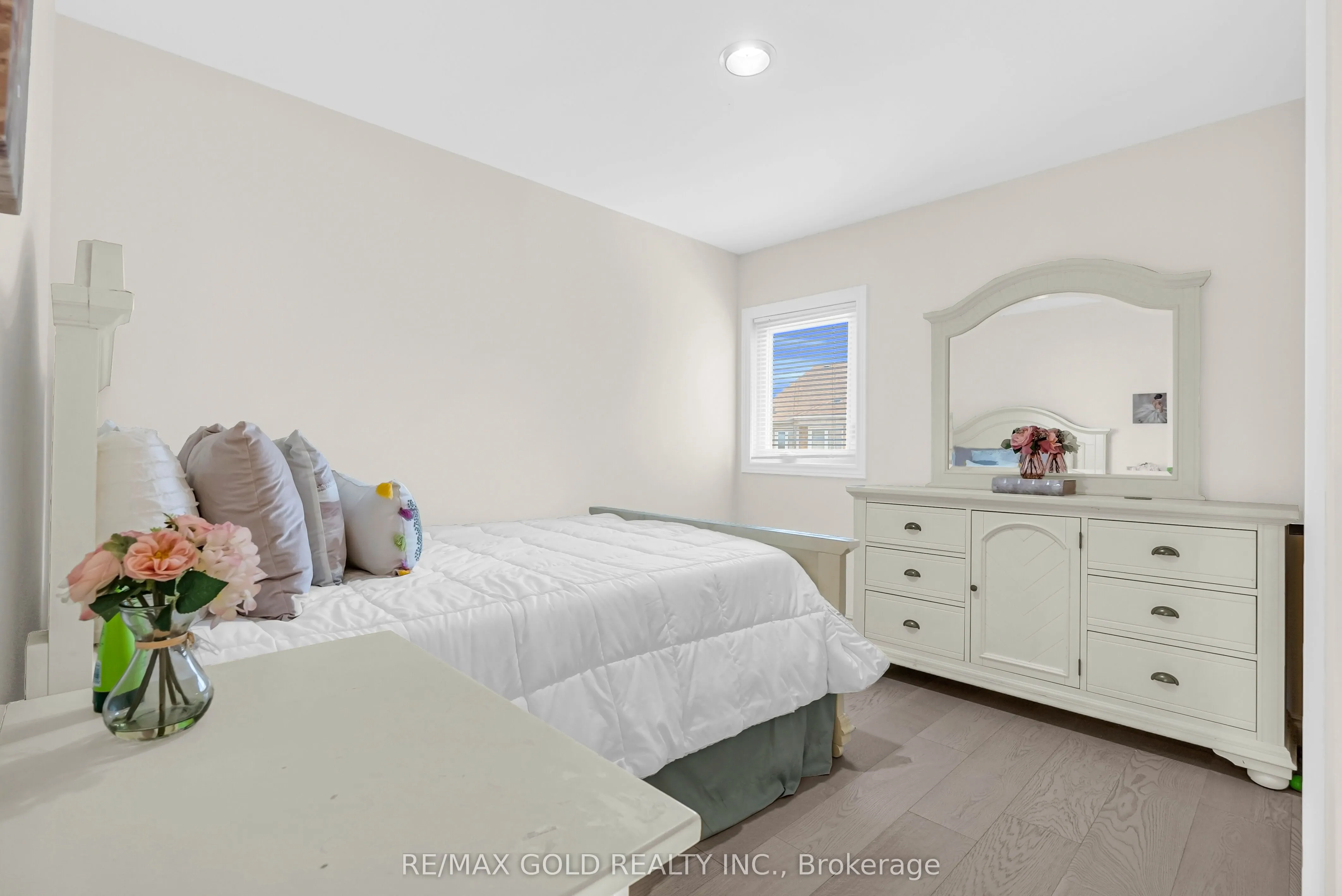 2901 Gardenview Crescent