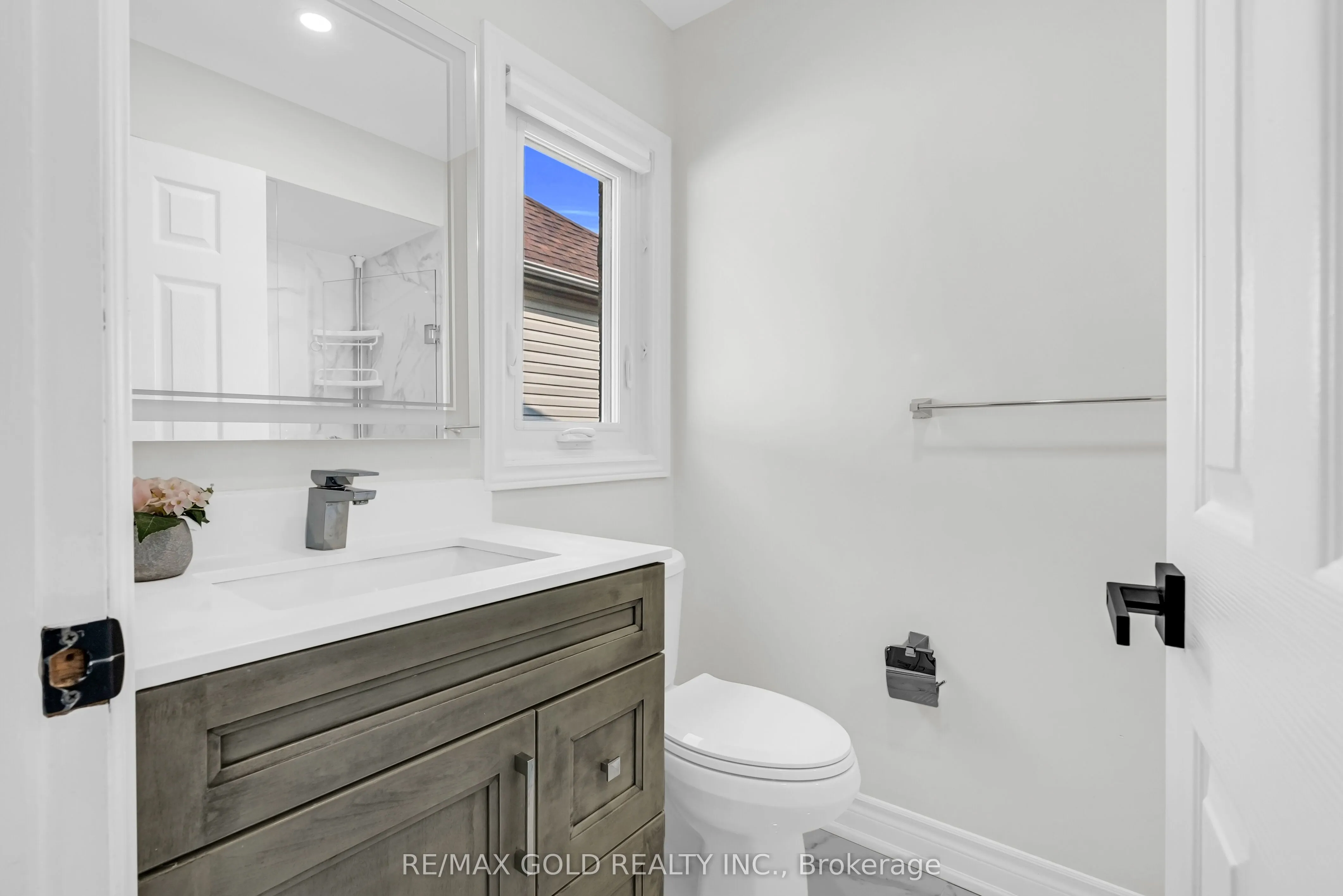 2901 Gardenview Crescent