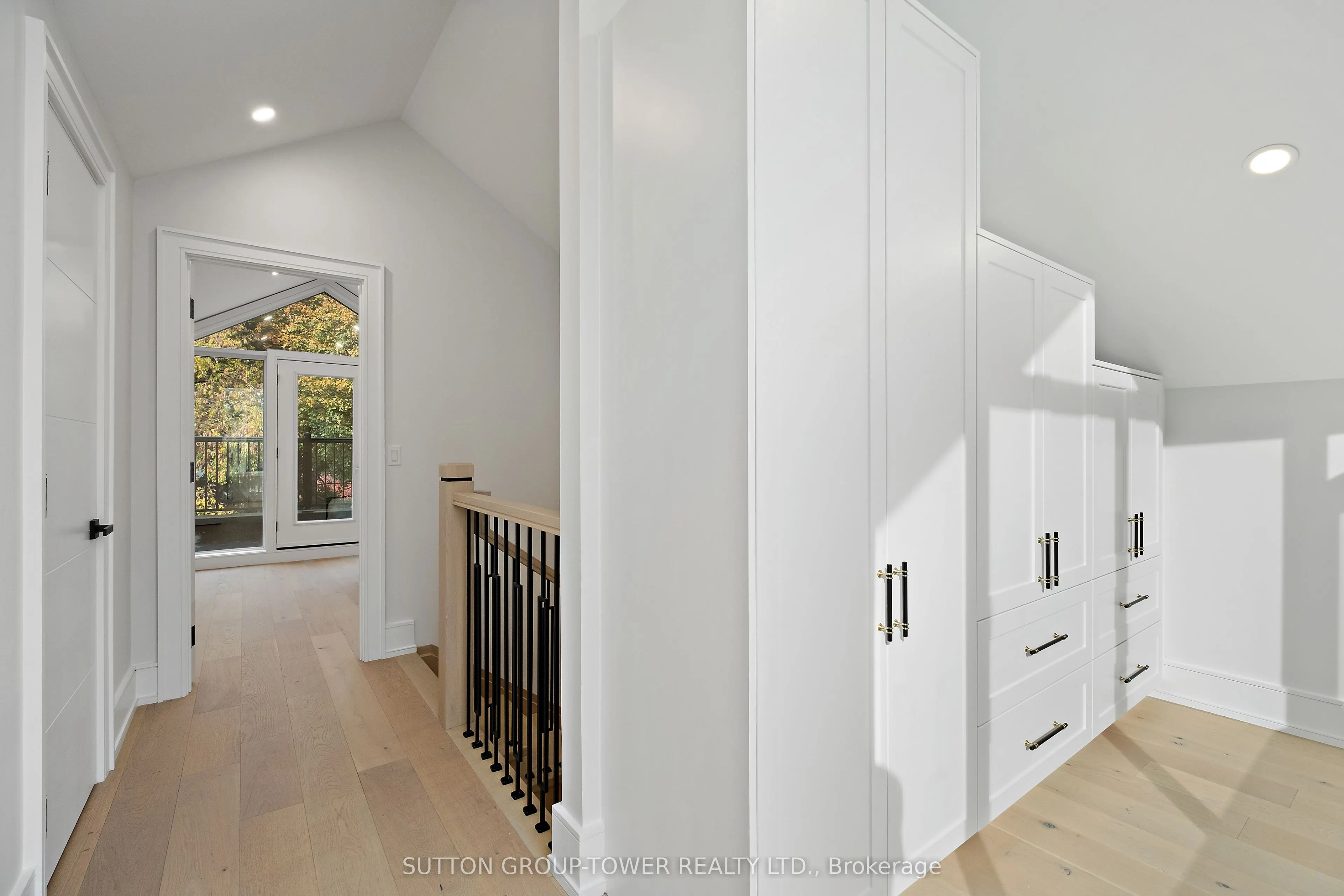 48 Silverthorn Avenue