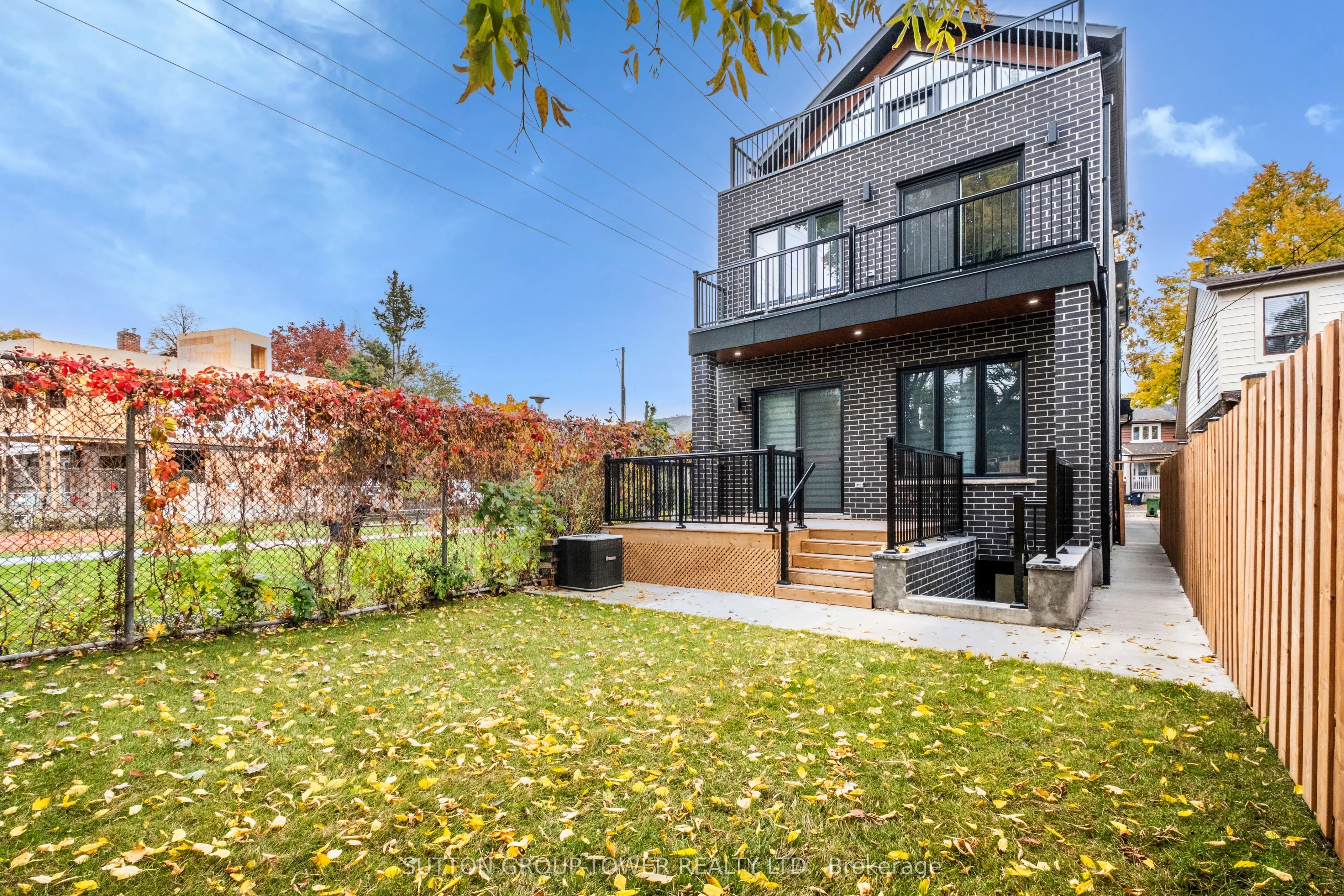 48 Silverthorn Avenue