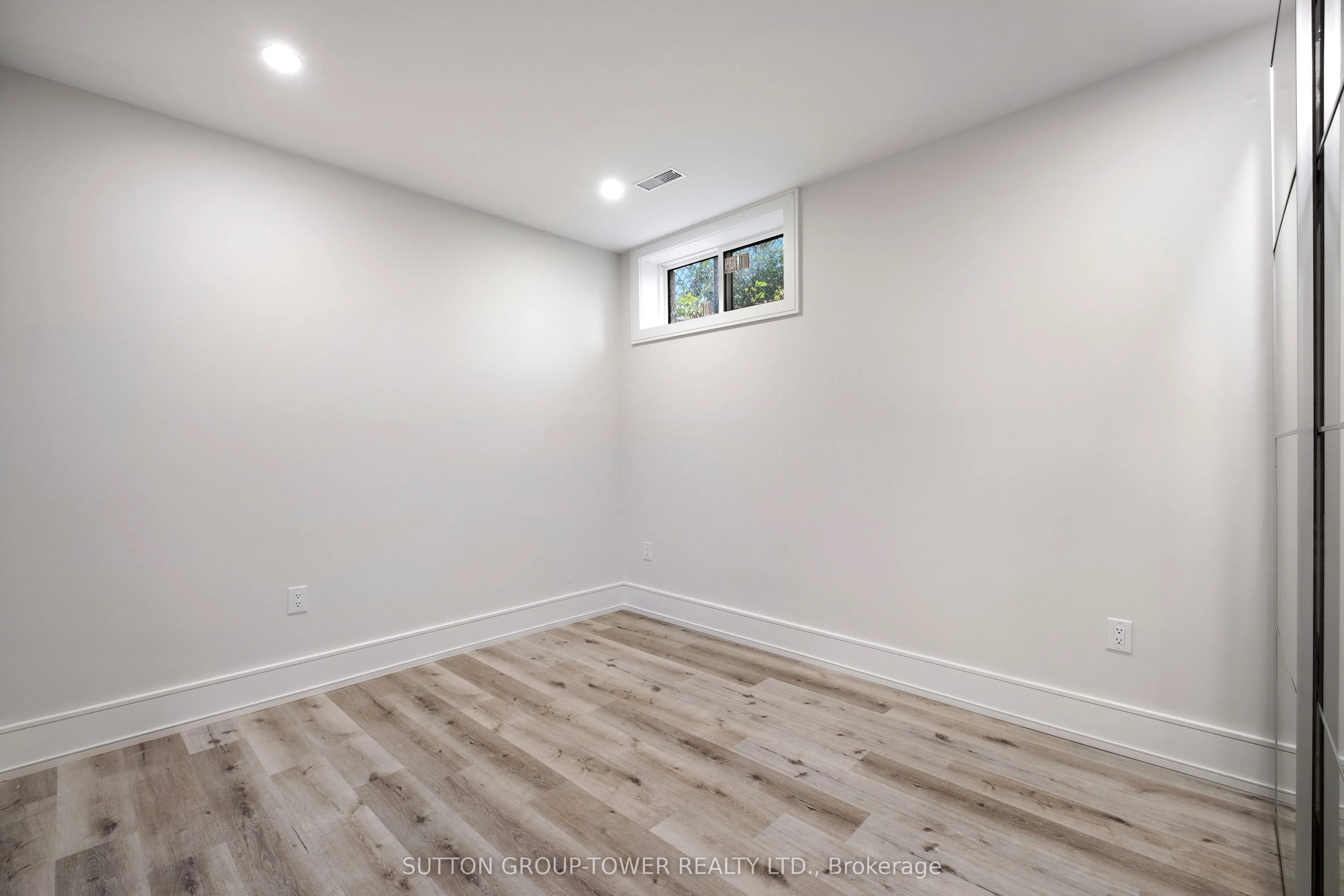 48 Silverthorn Avenue
