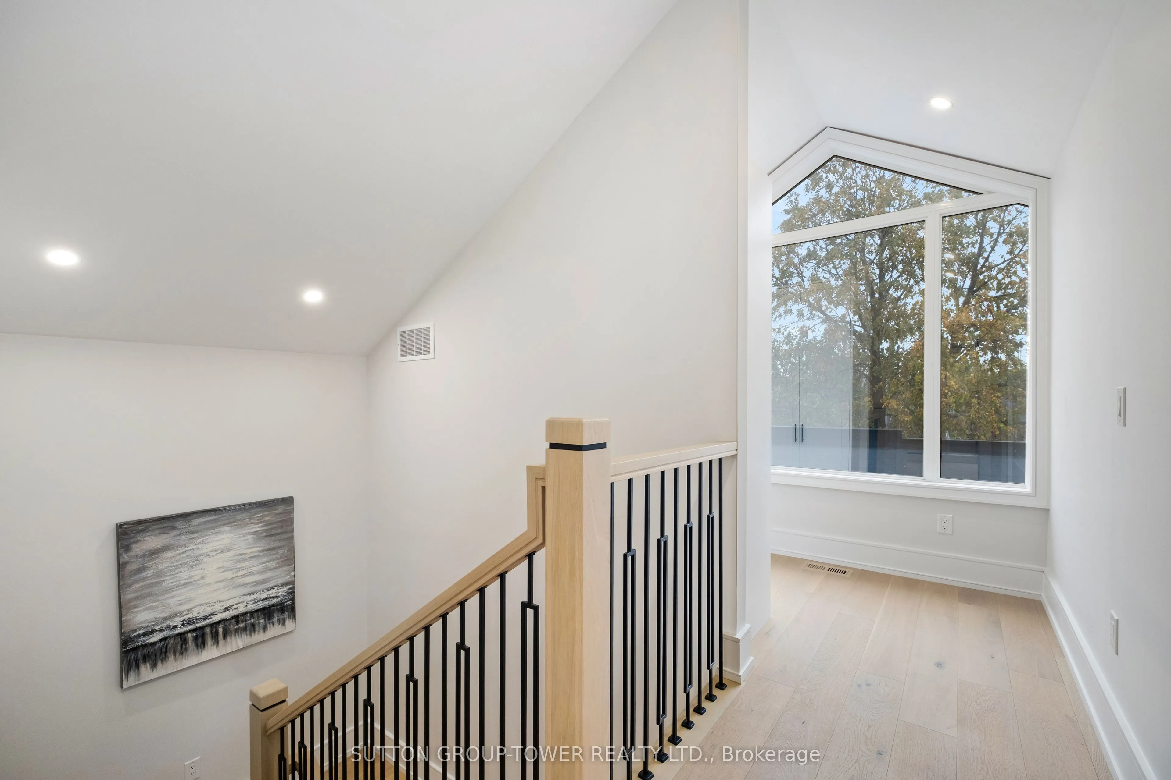 48 Silverthorn Avenue