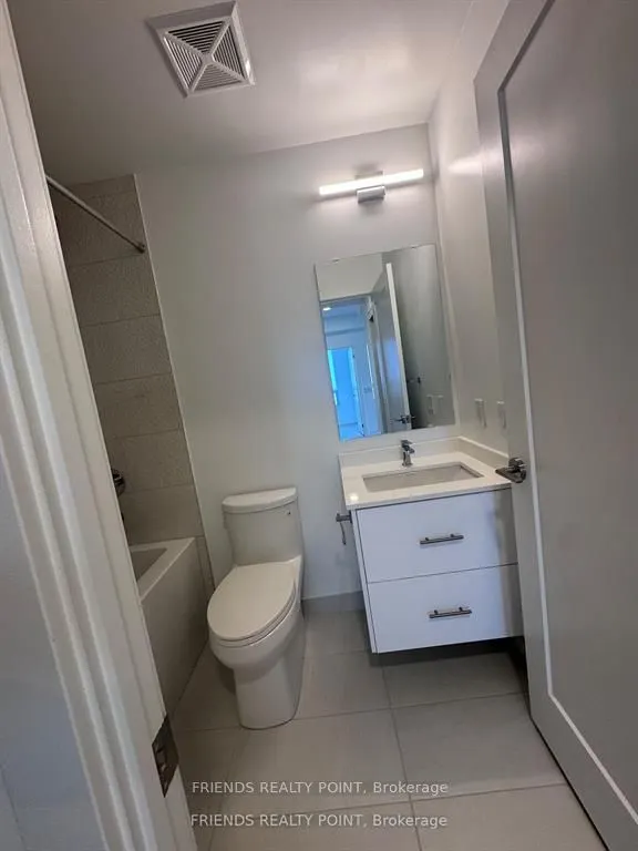 5105 Hurontario Street, #2111