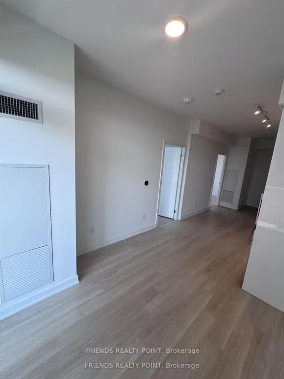 5105 Hurontario Street, #2111
