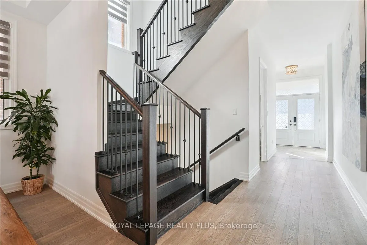 1416 Lakeport Crescent