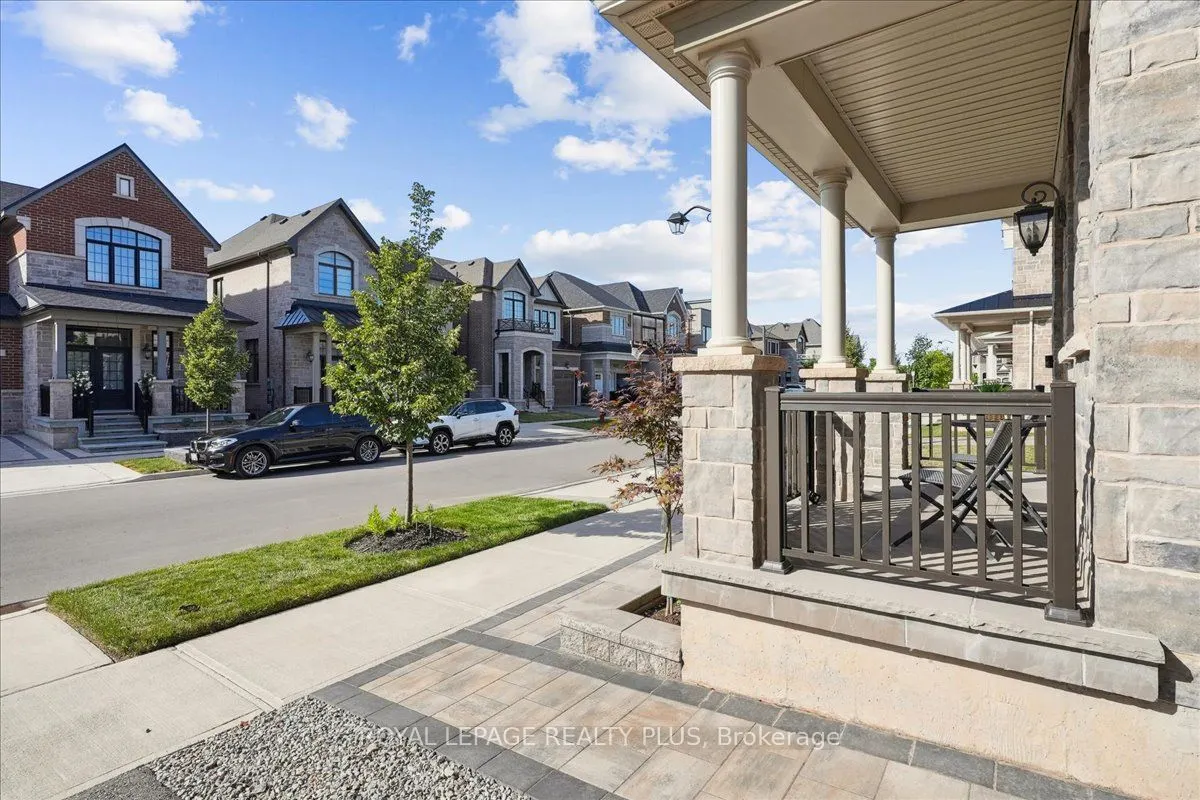1416 Lakeport Crescent