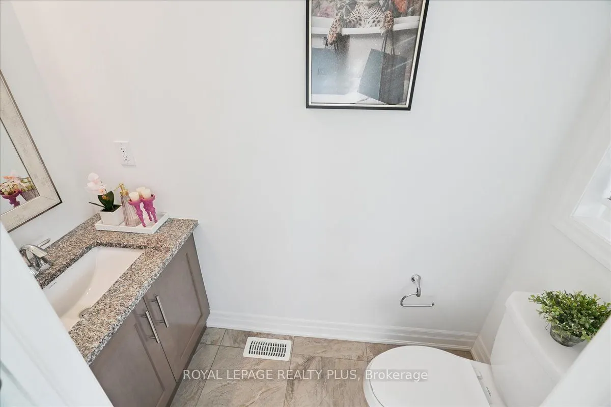 1416 Lakeport Crescent