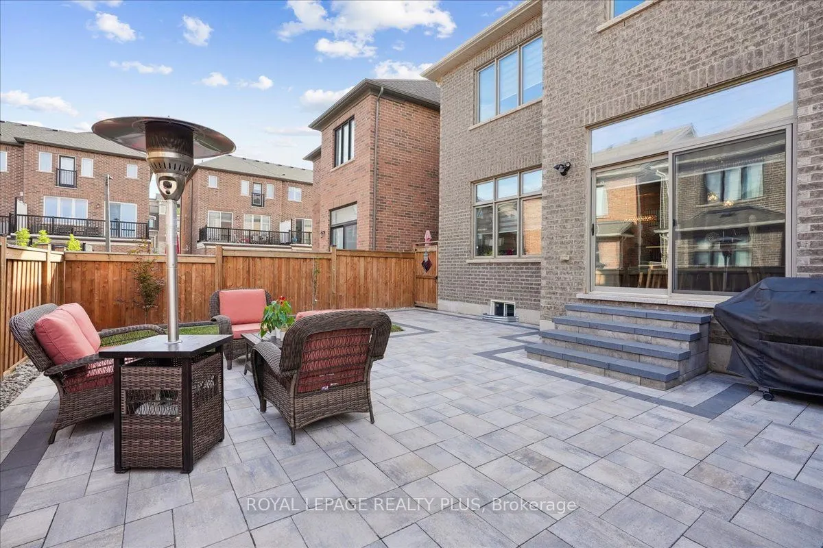 1416 Lakeport Crescent