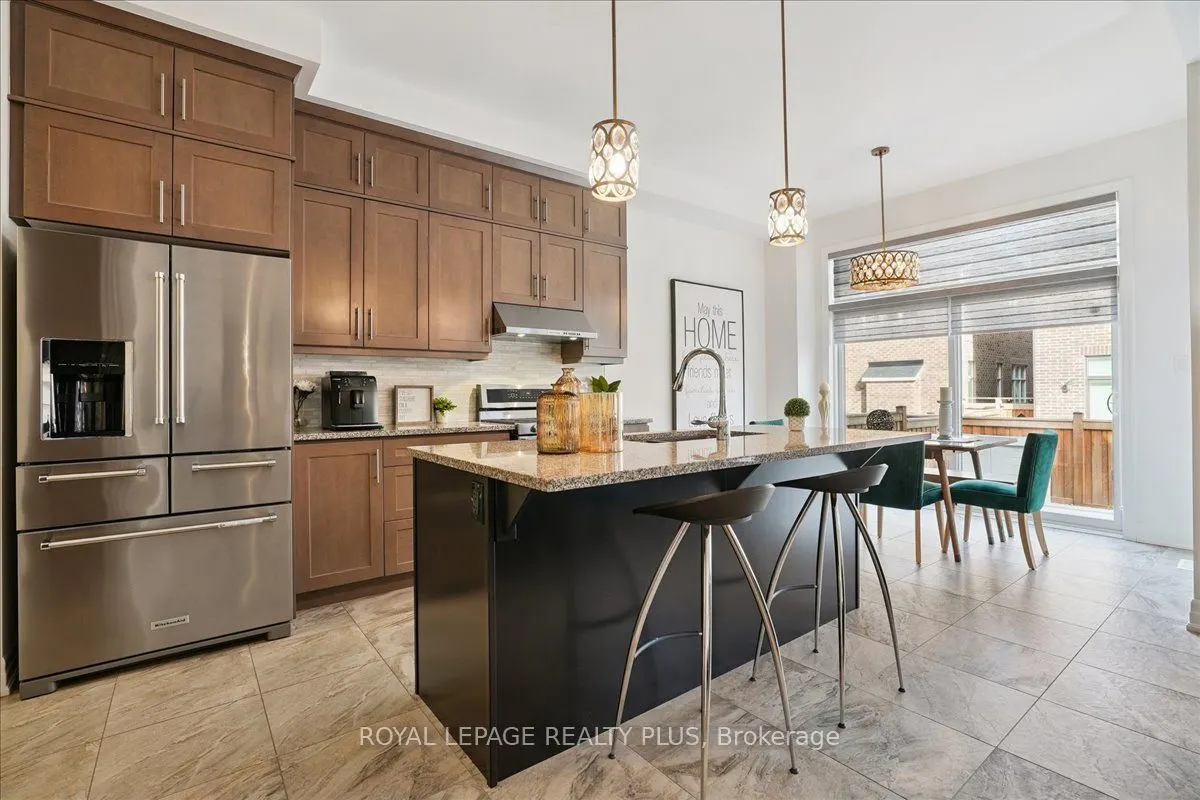 1416 Lakeport Crescent