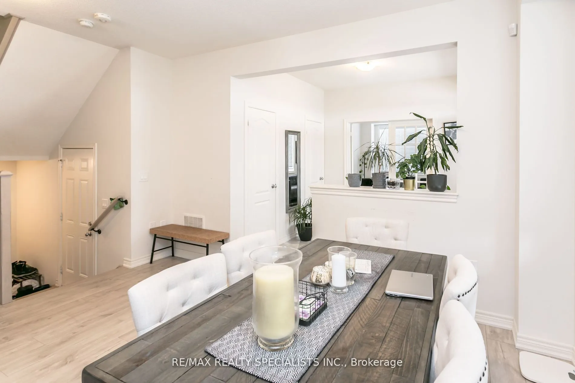 1558 Carr Landing