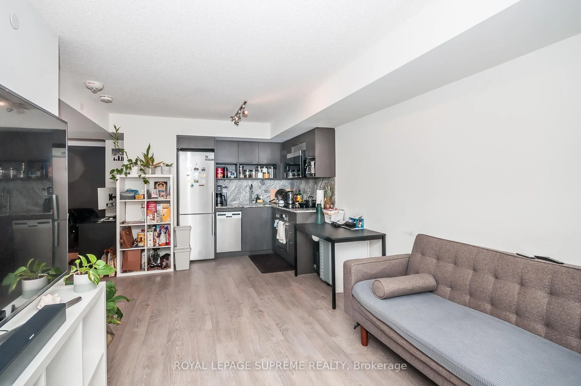 9 Mabelle Avenue, #1417