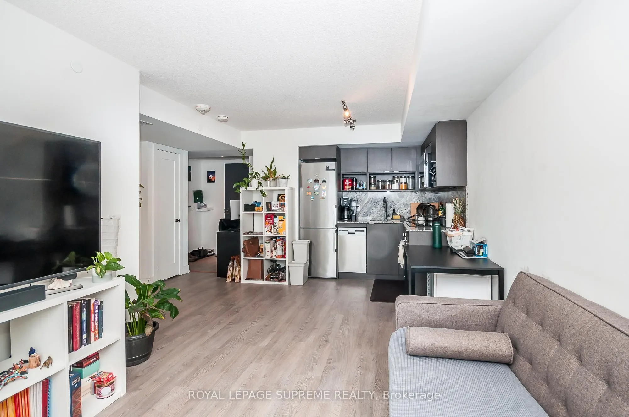 9 Mabelle Avenue, #1417