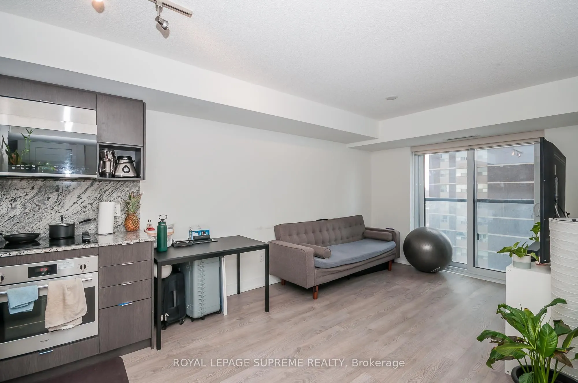 9 Mabelle Avenue, #1417