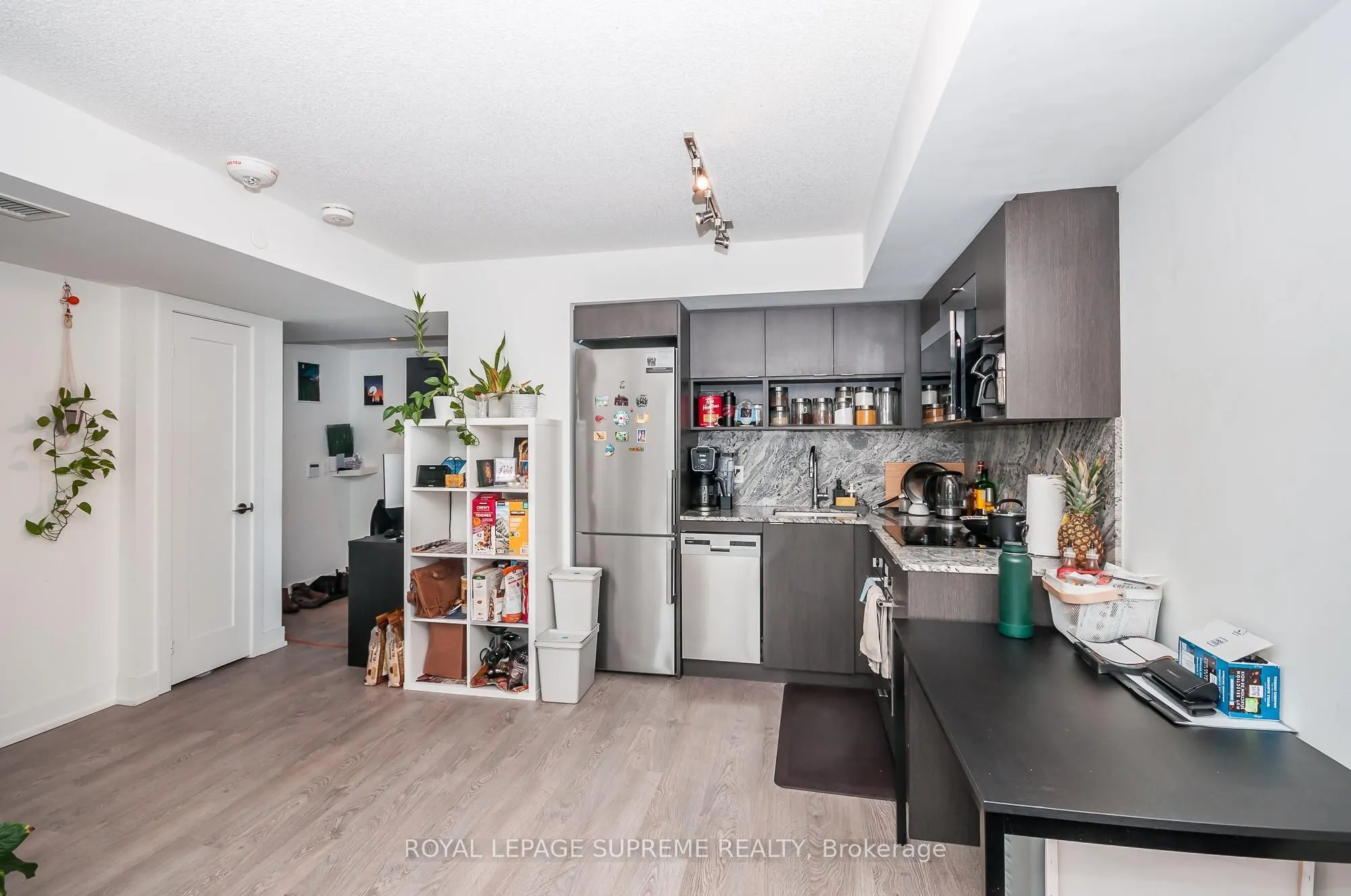 9 Mabelle Avenue, #1417
