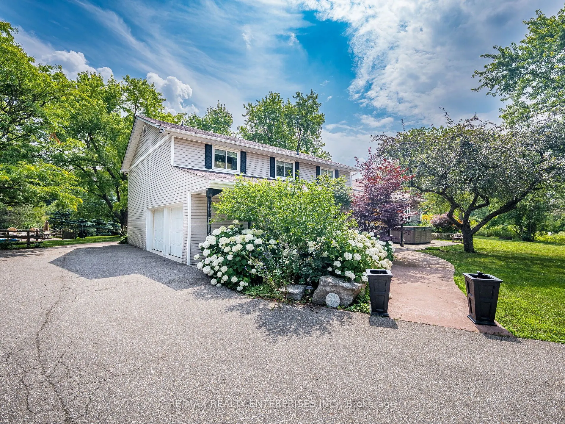 8375 Credit View Road