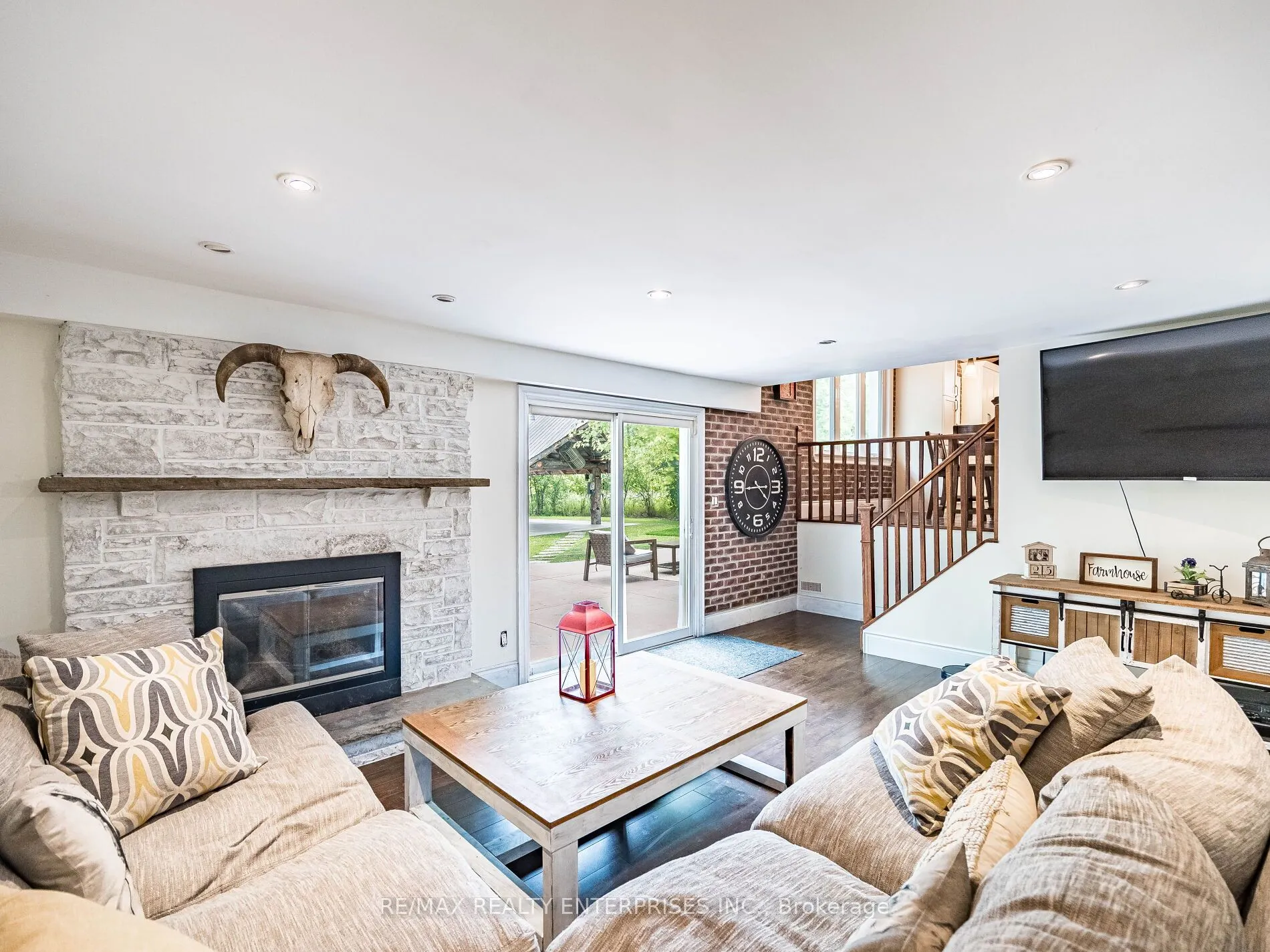 8375 Credit View Road