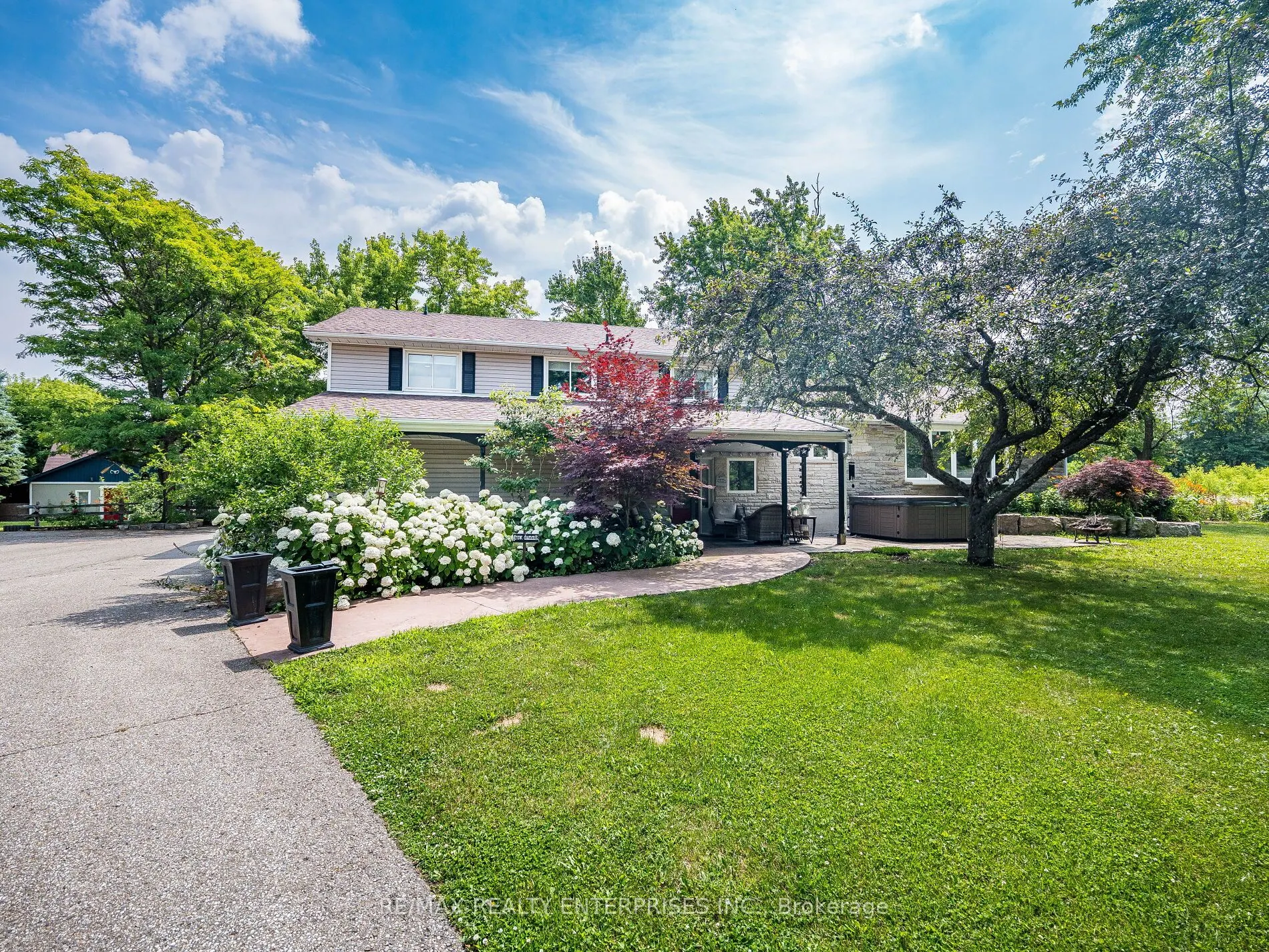 8375 Credit View Road