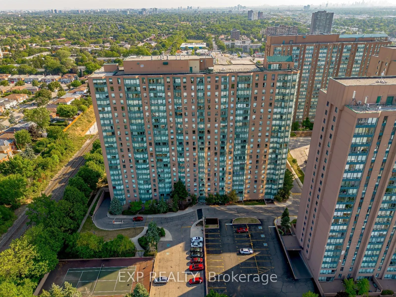 135 Hillcrest Avenue, #805