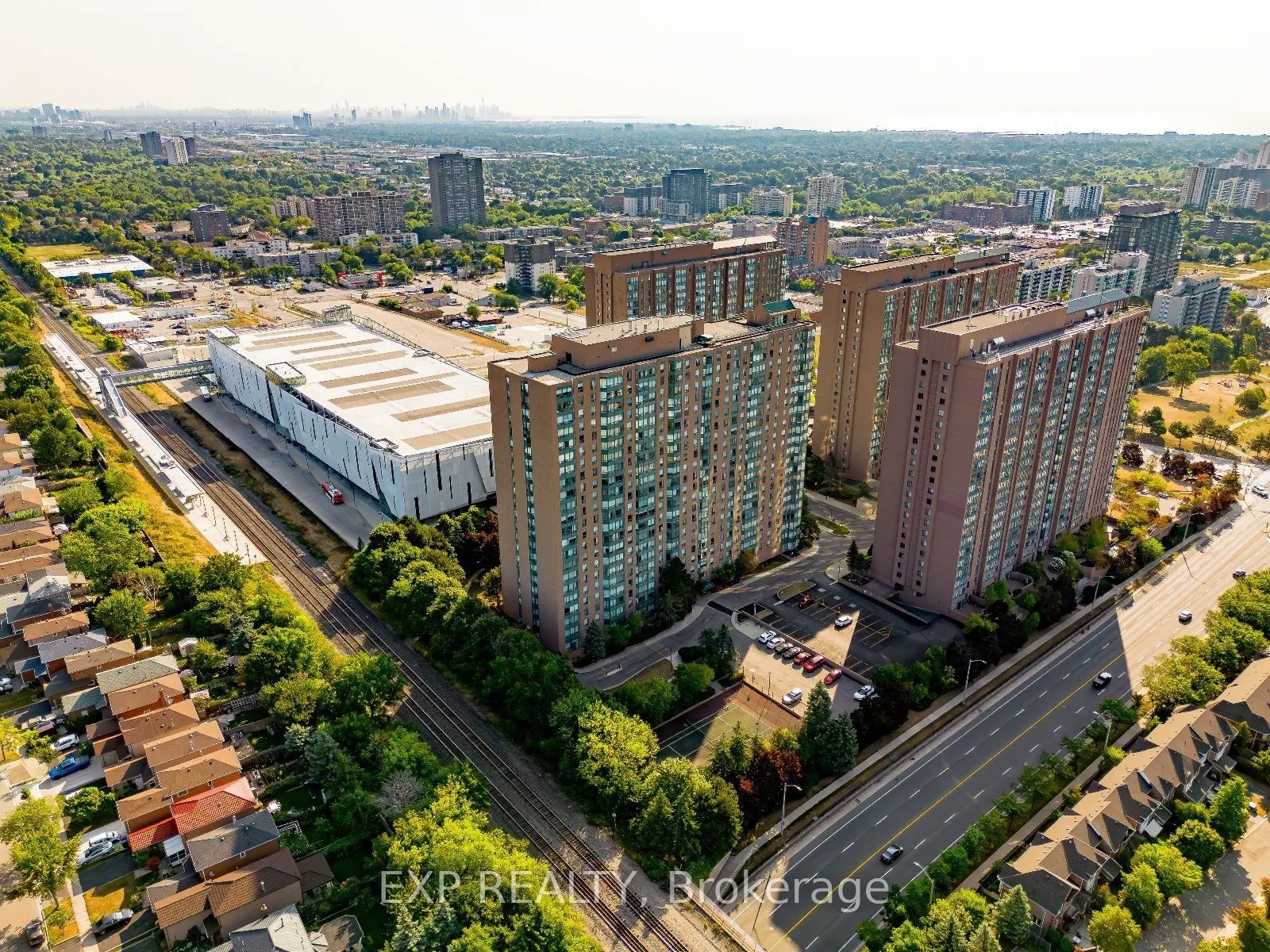135 Hillcrest Avenue, #805