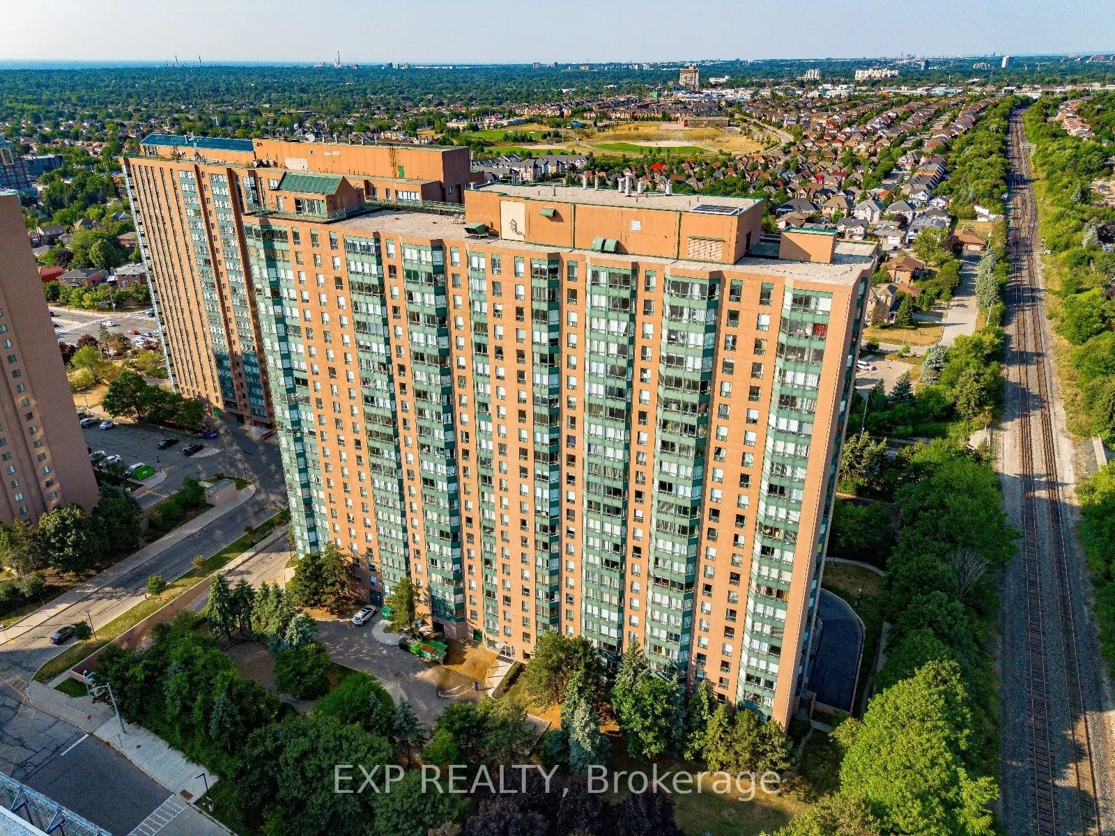 135 Hillcrest Avenue, #805