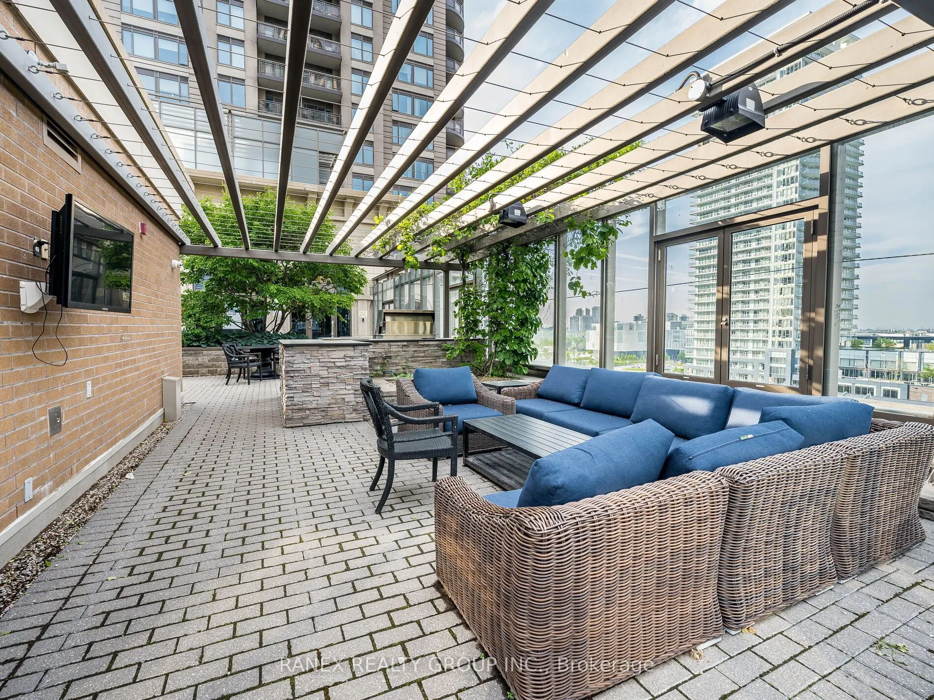 385 Prince Of Wales Drive, #416