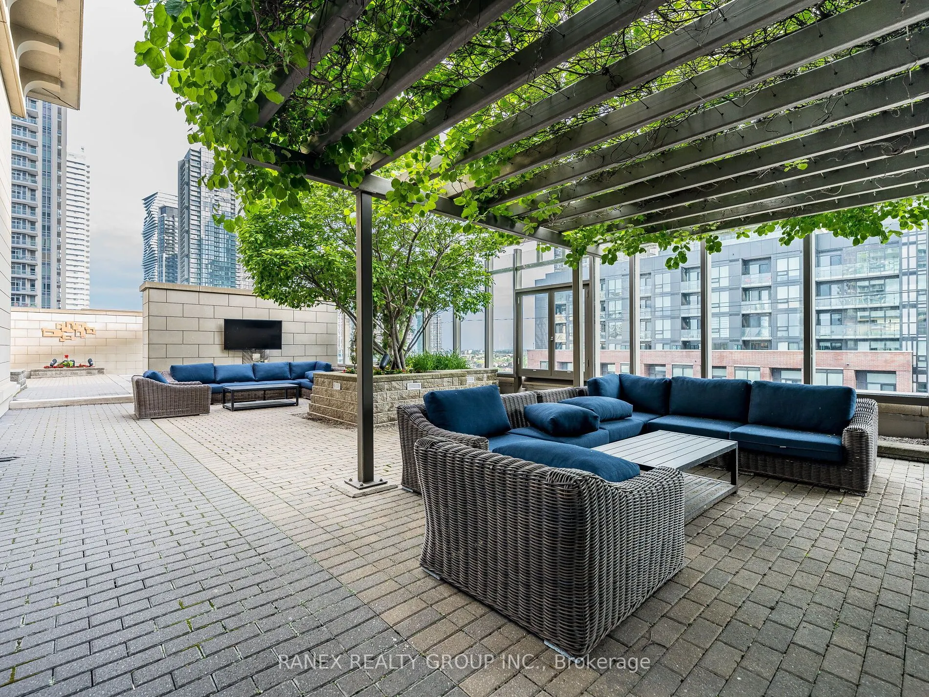 385 Prince Of Wales Drive, #416