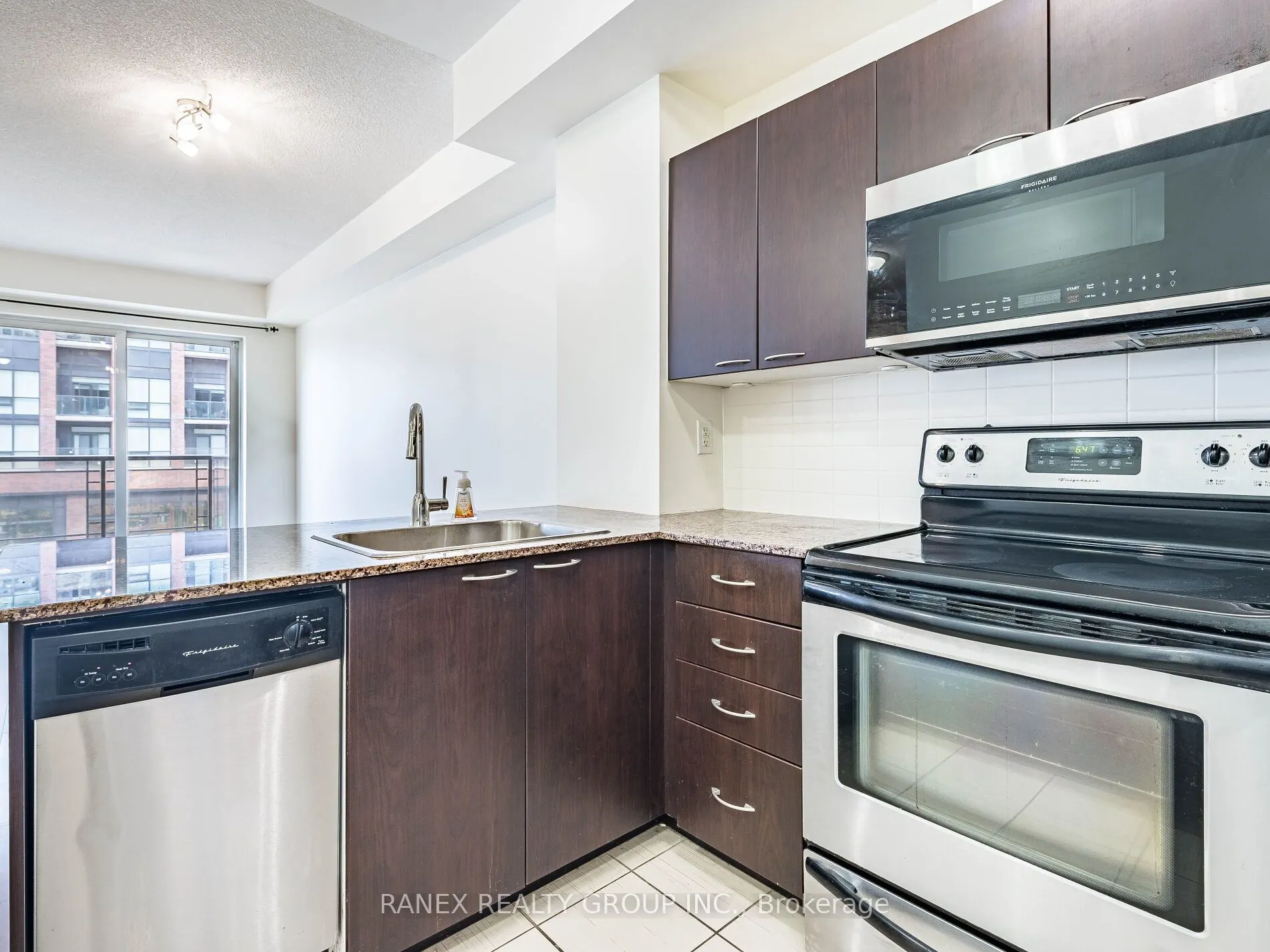 385 Prince Of Wales Drive, #416