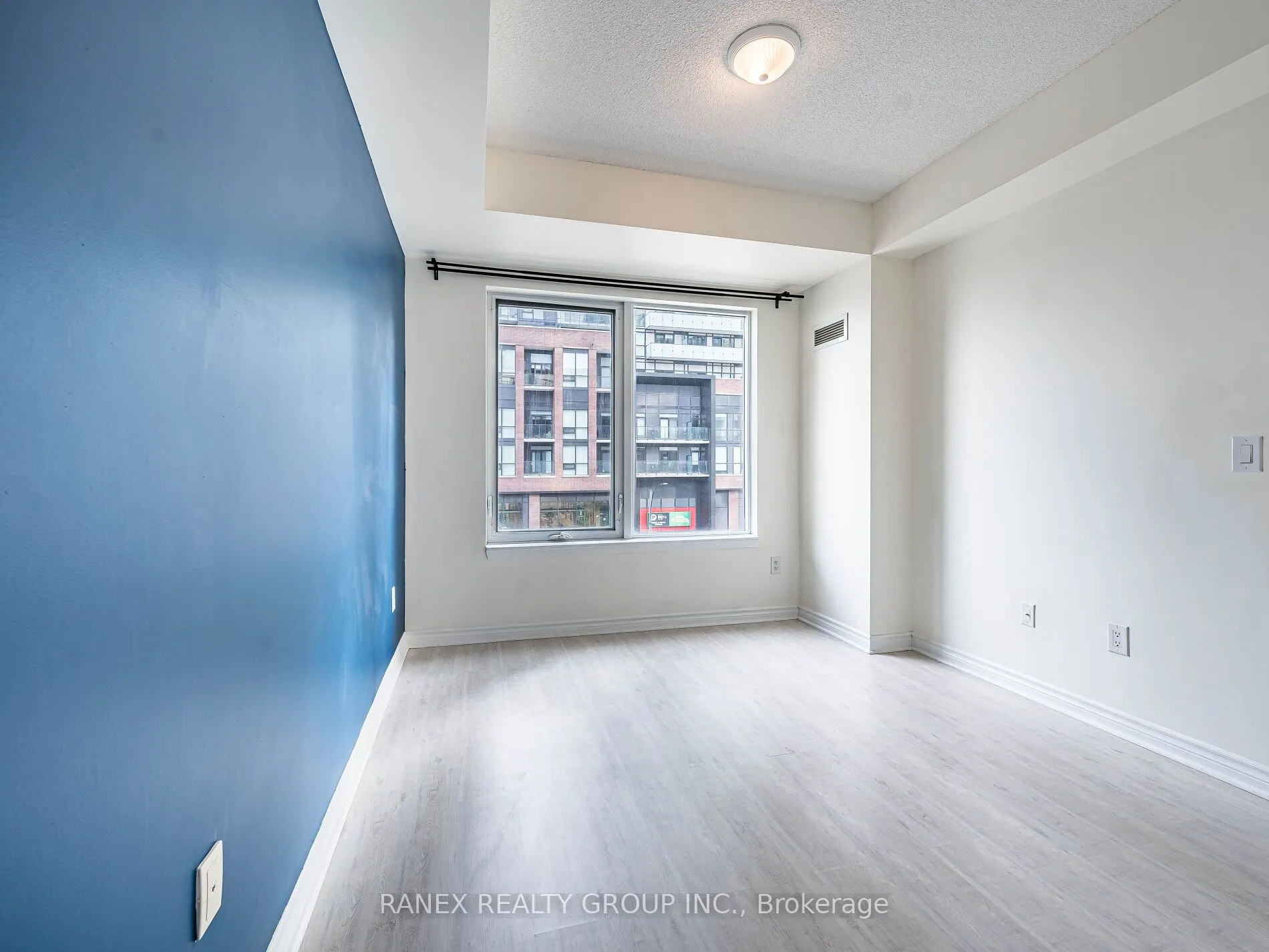 385 Prince Of Wales Drive, #416