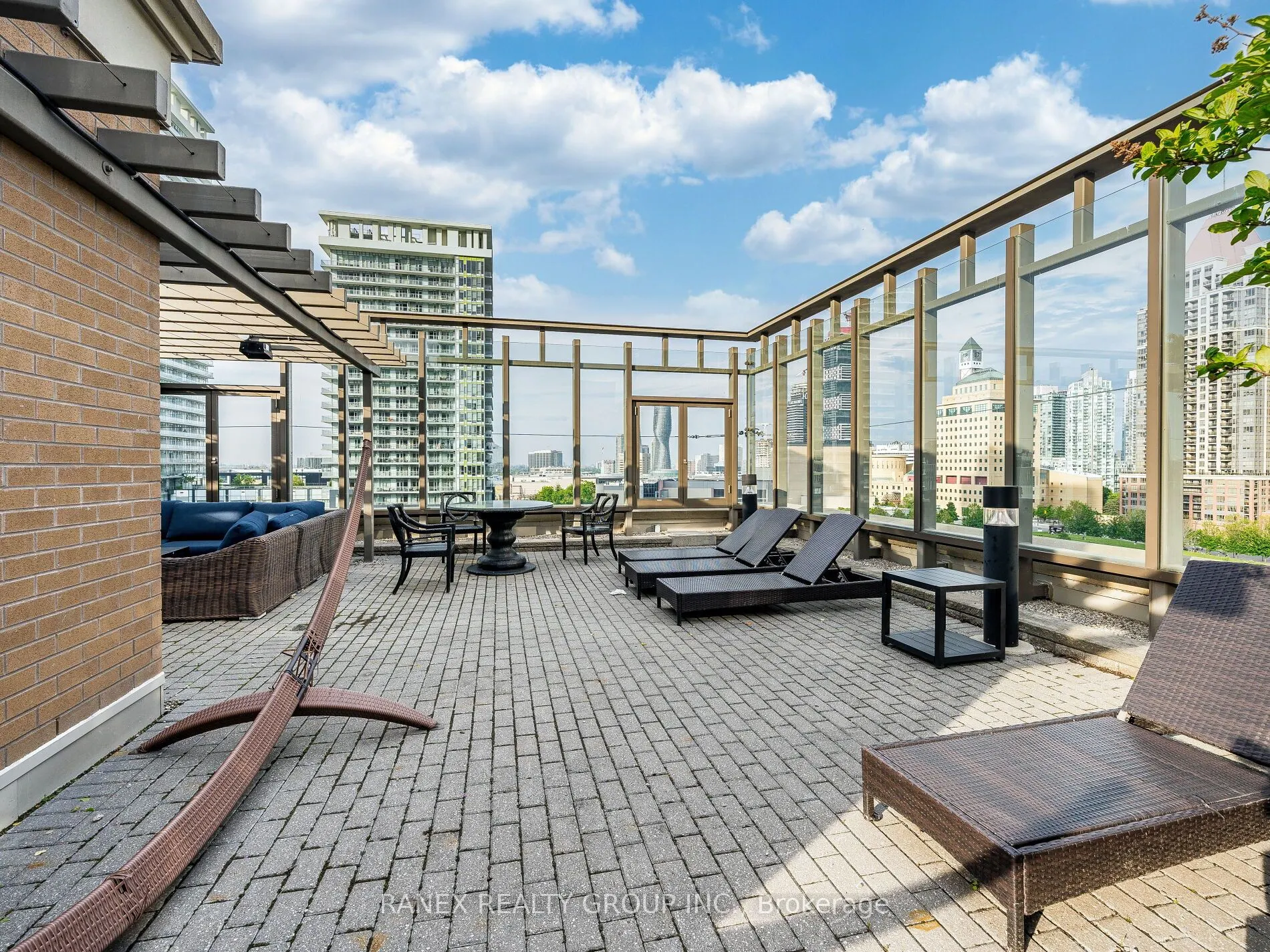 385 Prince Of Wales Drive, #416