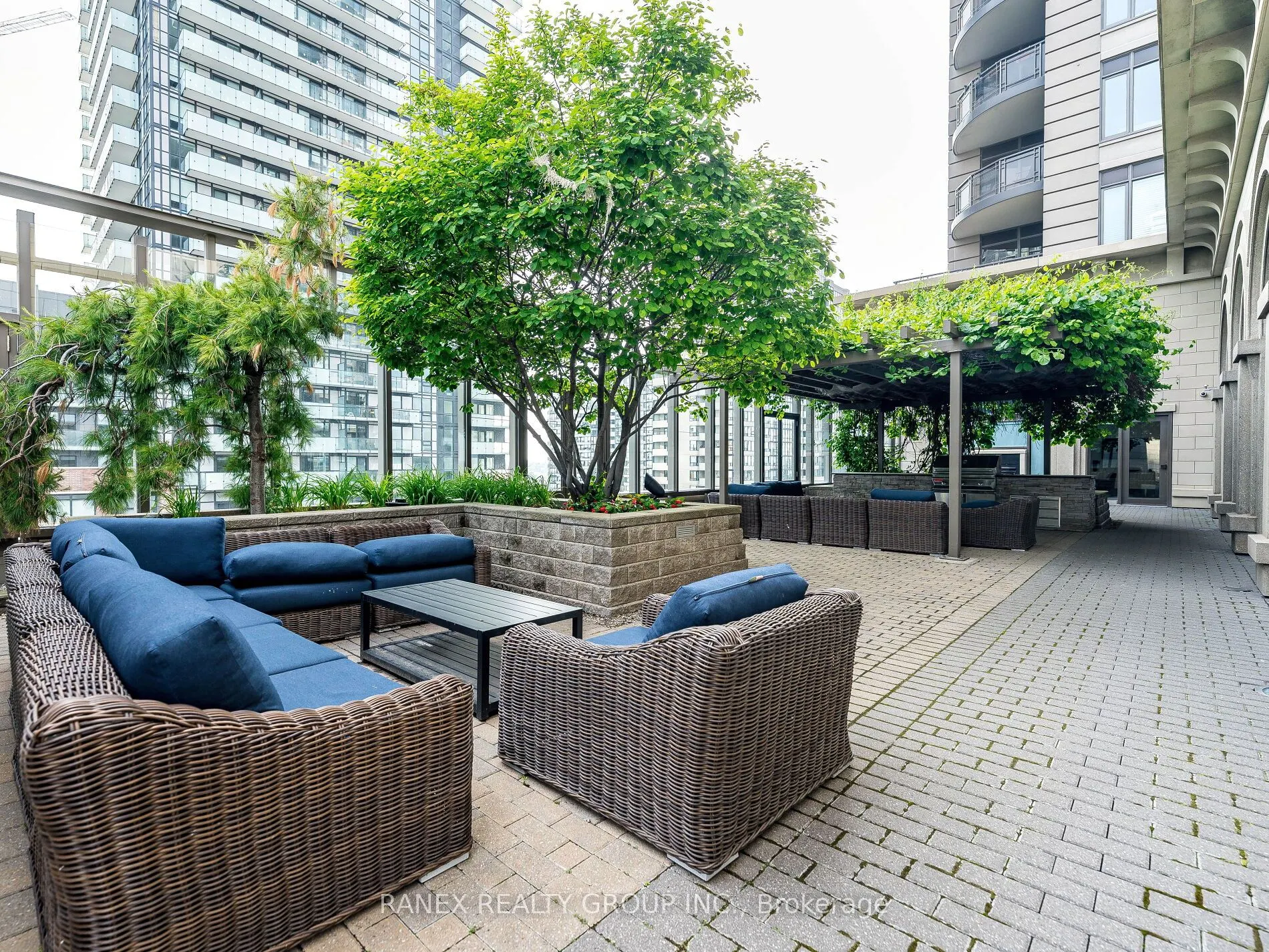 385 Prince Of Wales Drive, #416