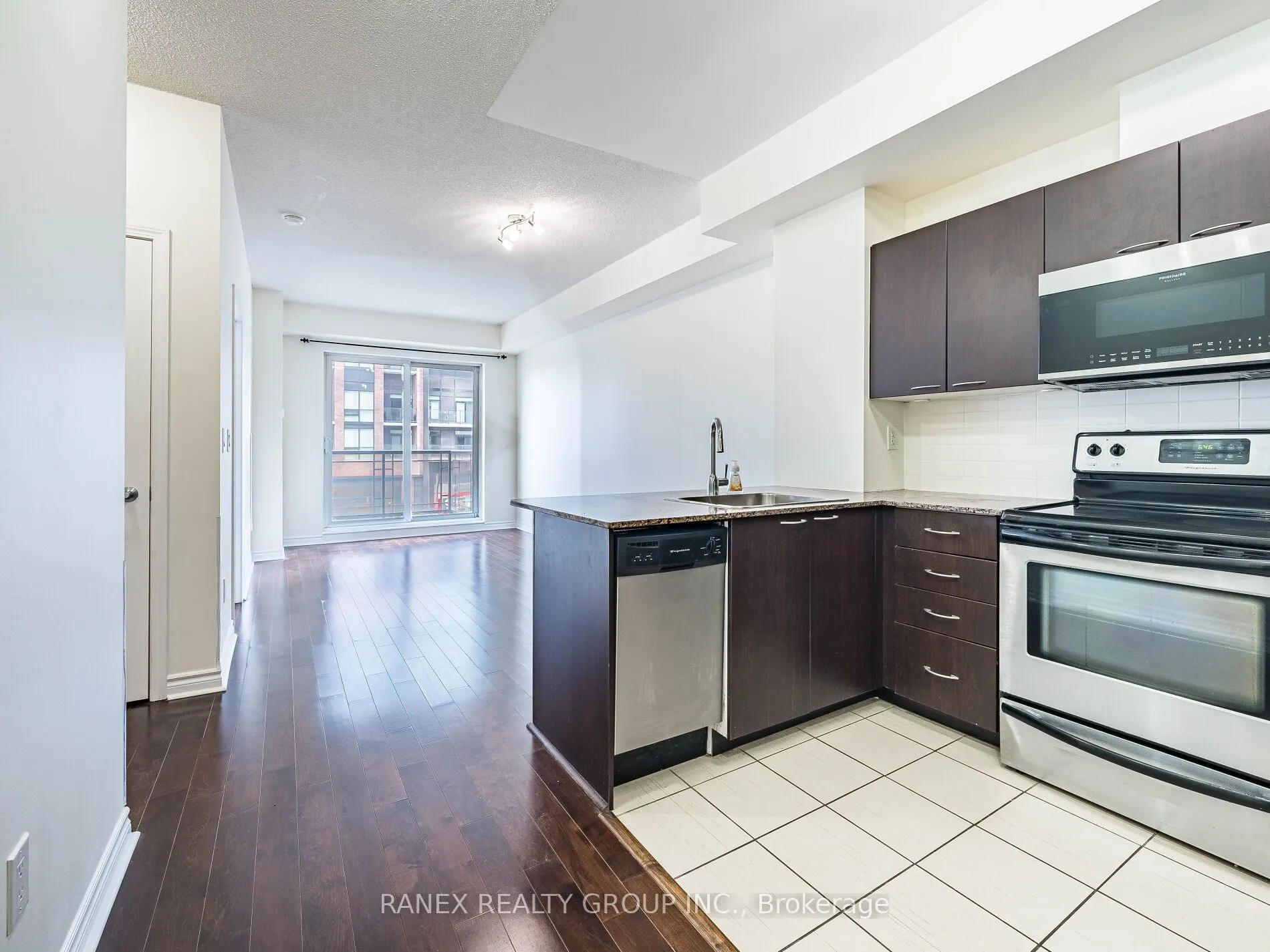 385 Prince Of Wales Drive, #416