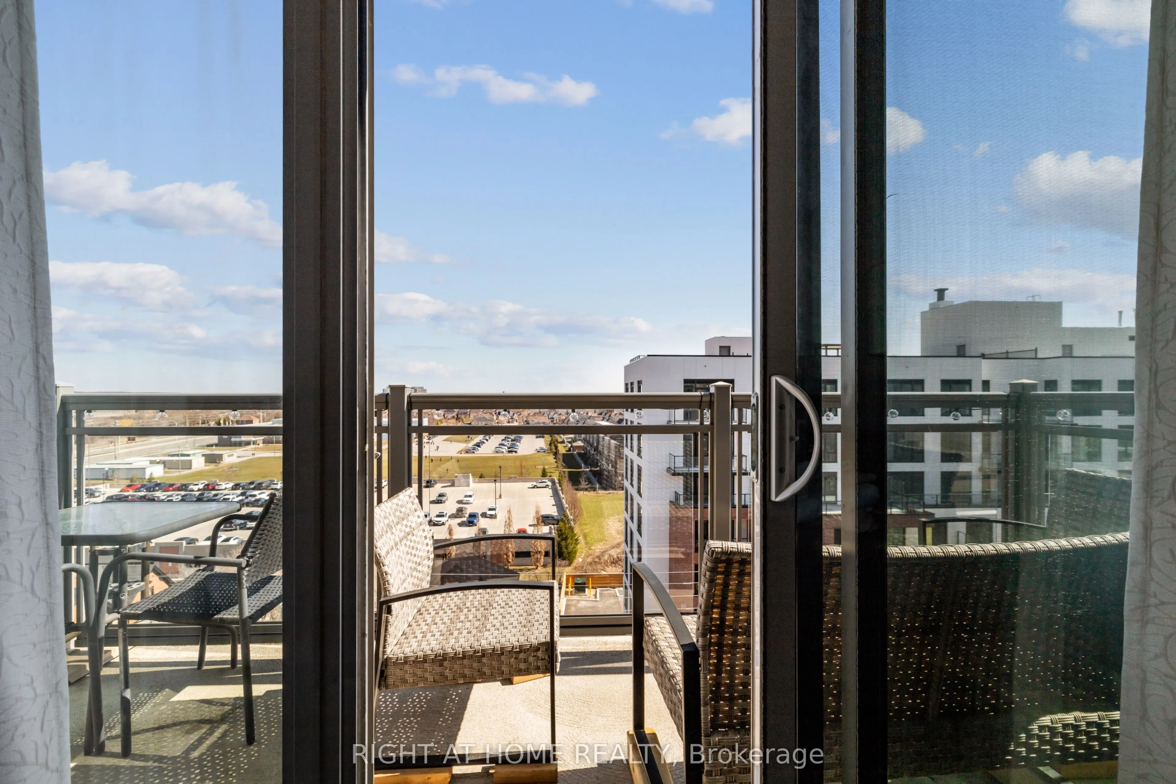 2486 Old Bronte Road, #815