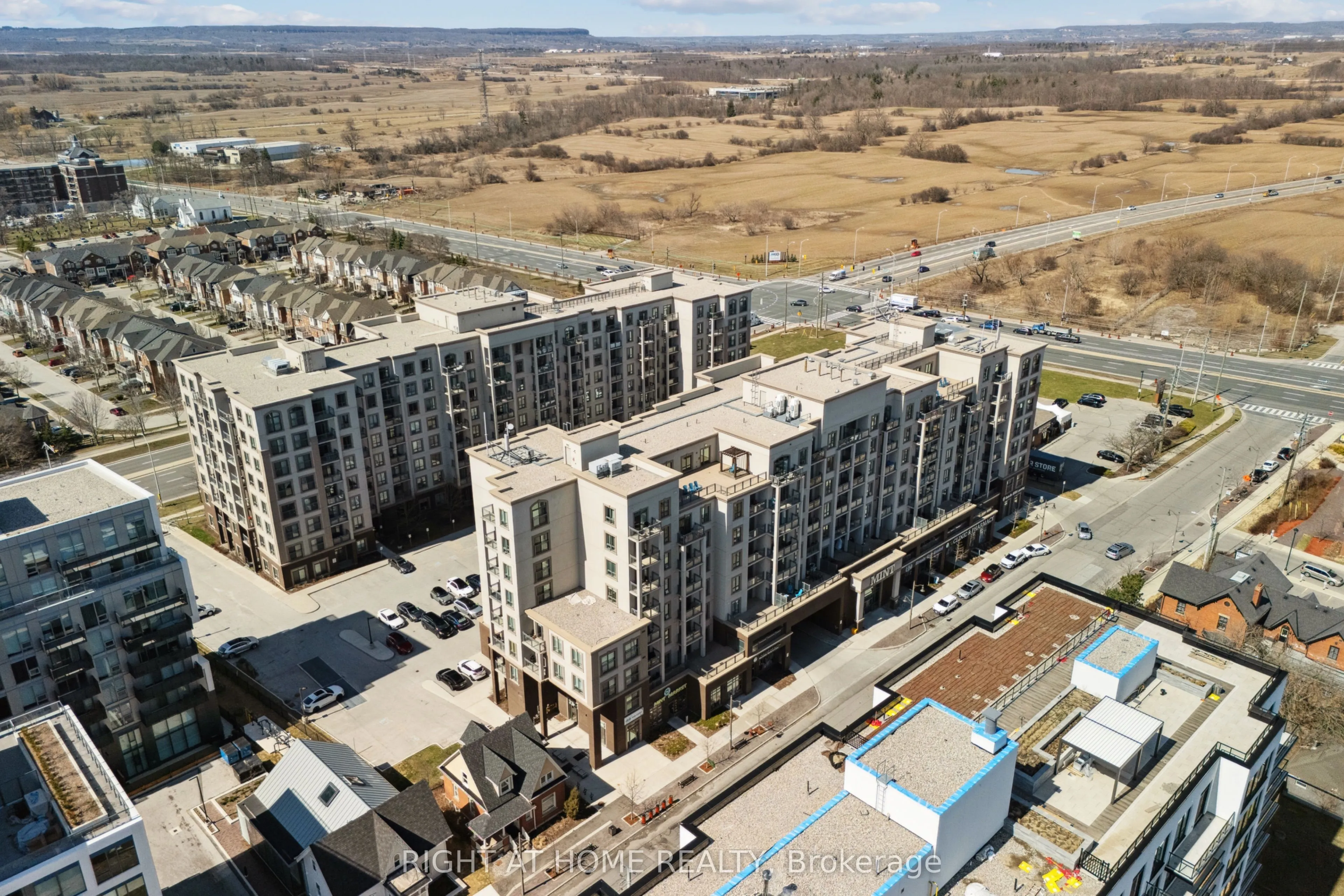 2486 Old Bronte Road, #815