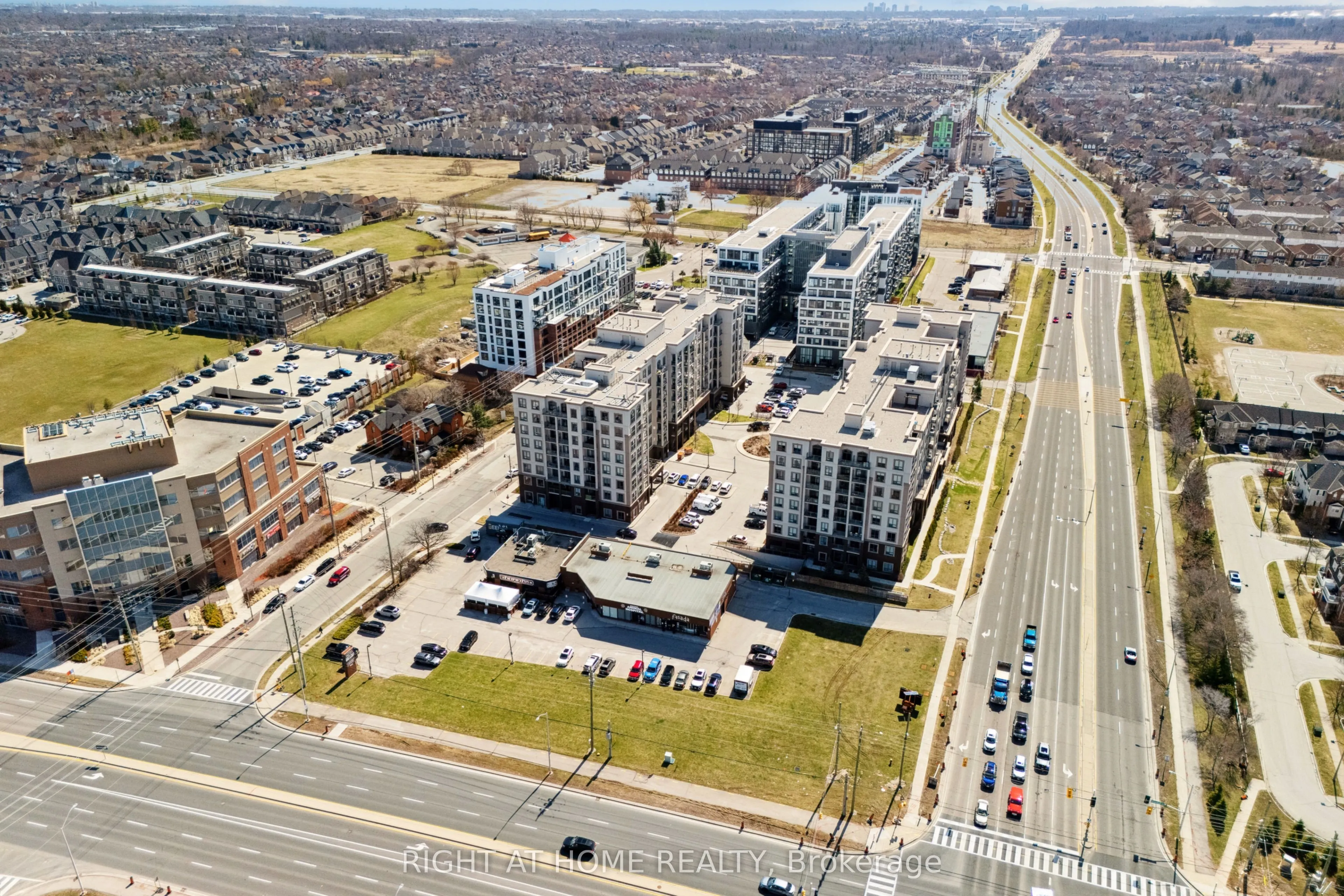 2486 Old Bronte Road, #815