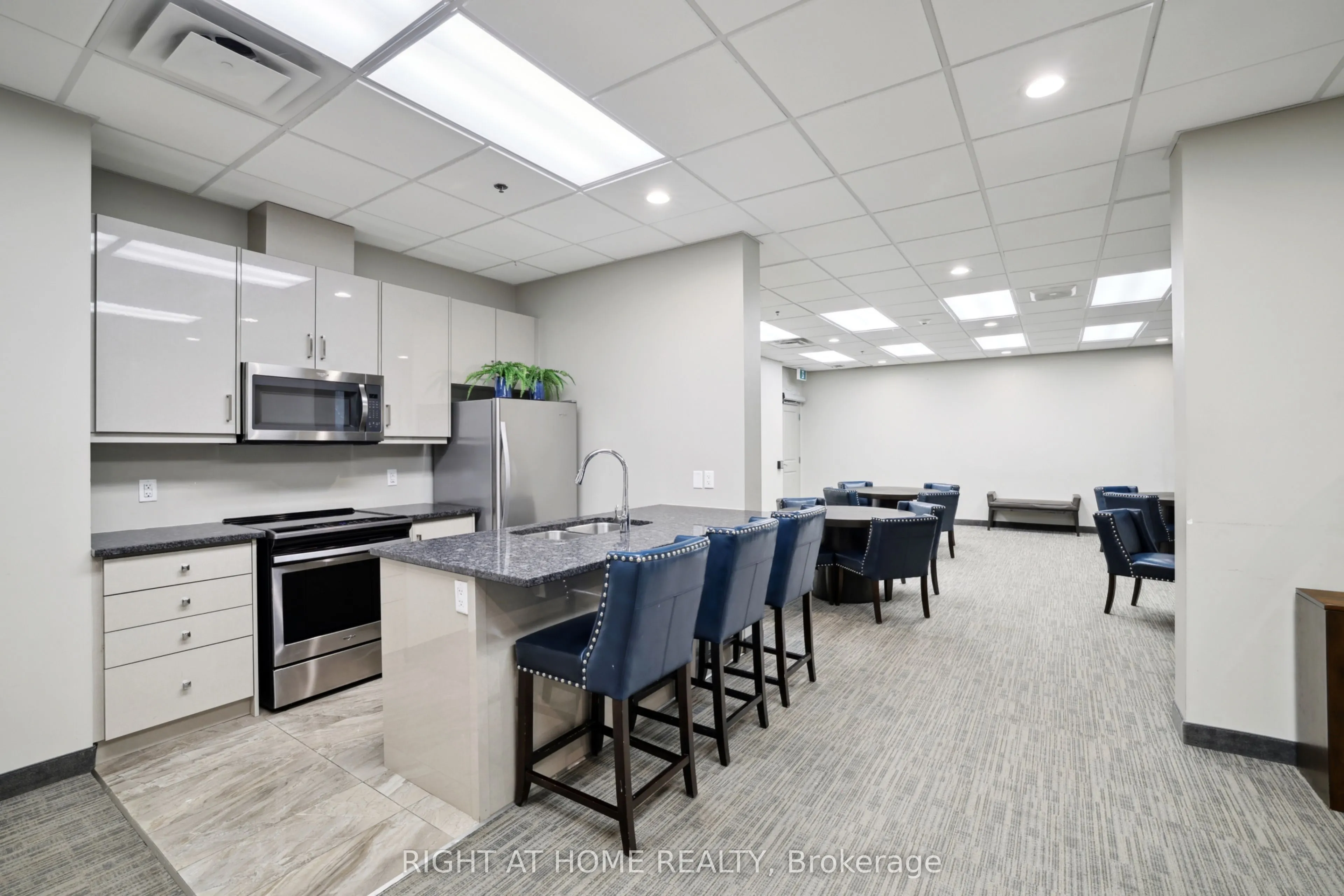 2486 Old Bronte Road, #815