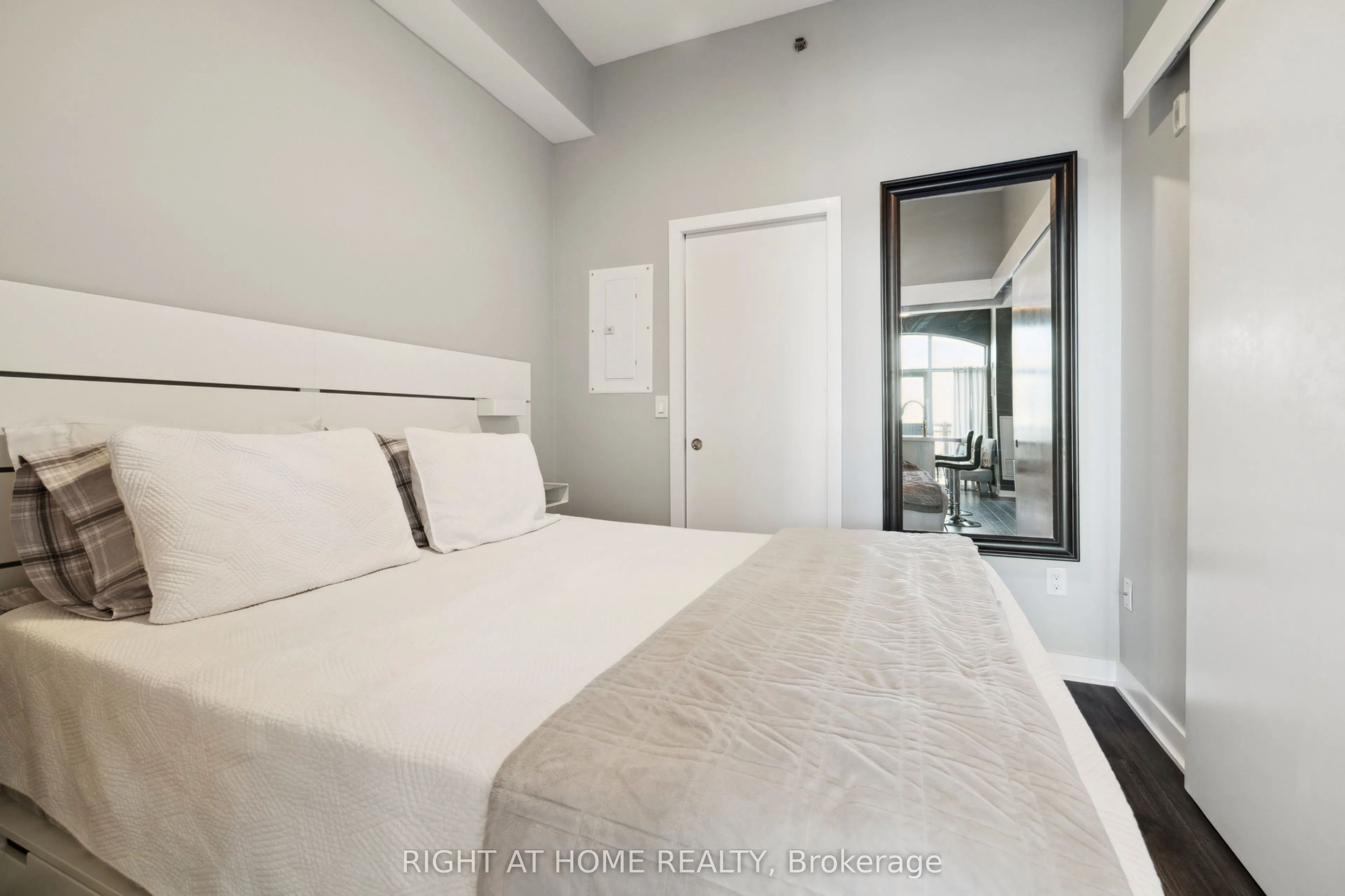2486 Old Bronte Road, #815