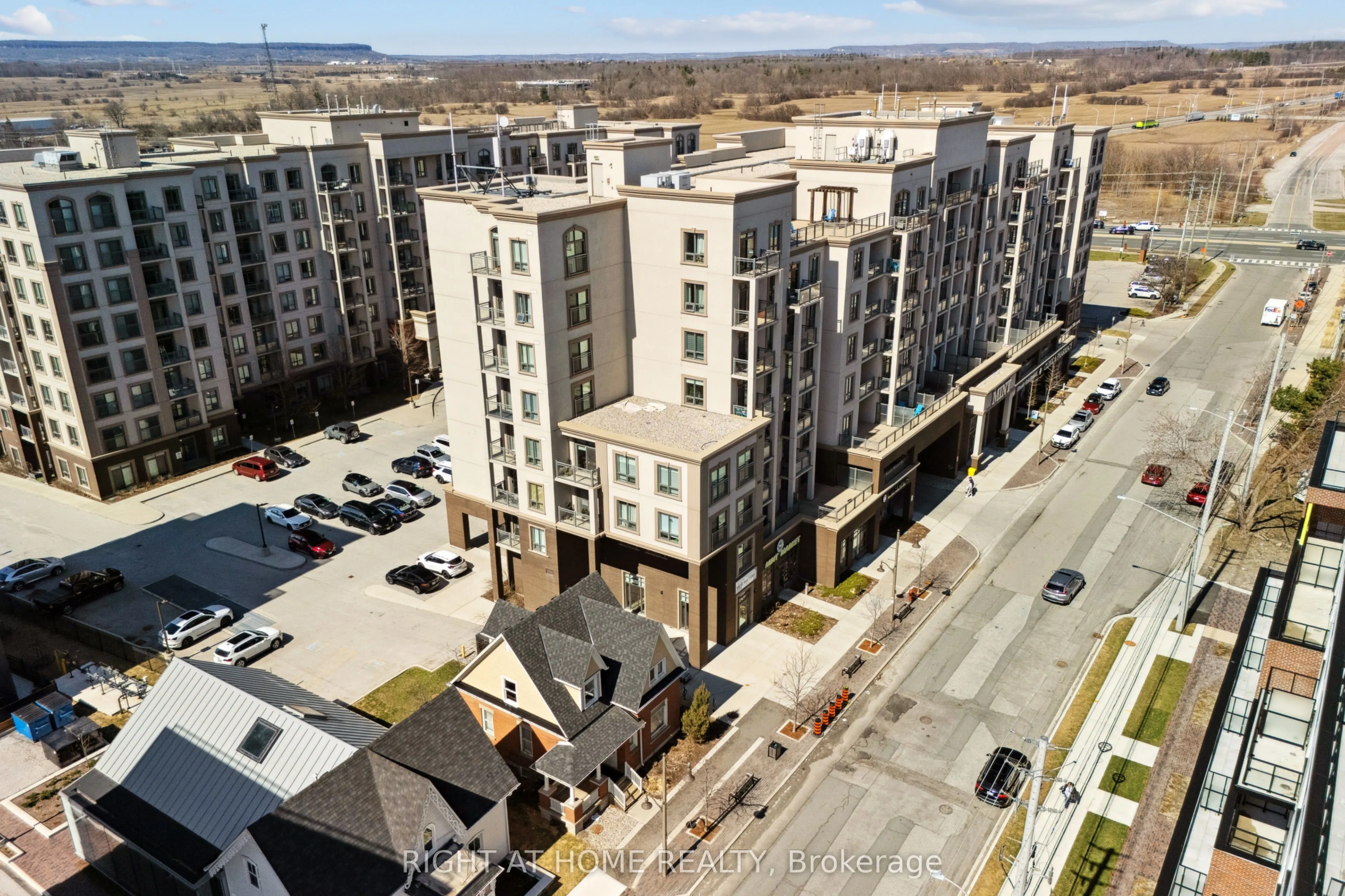 2486 Old Bronte Road, #815