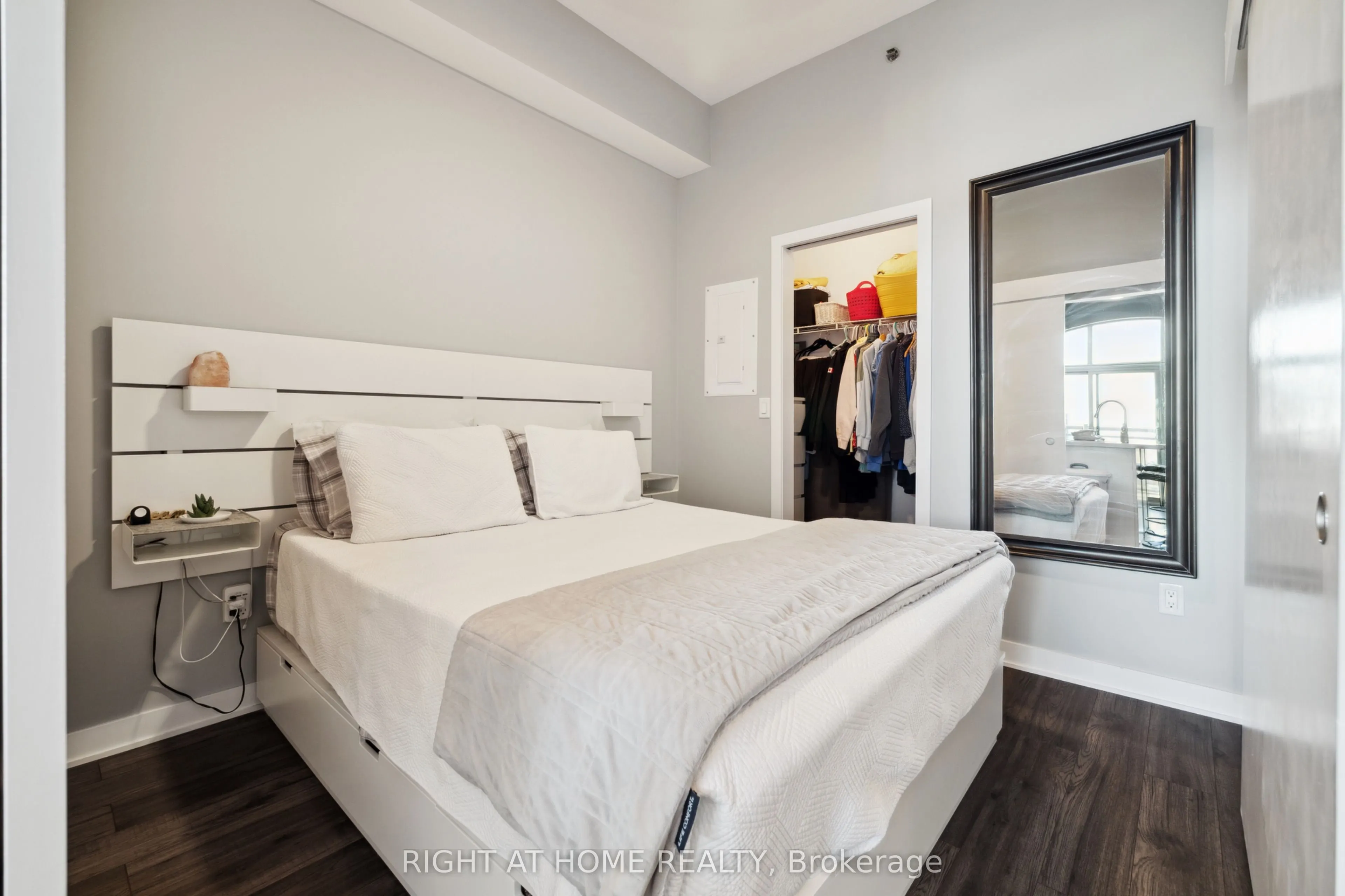2486 Old Bronte Road, #815
