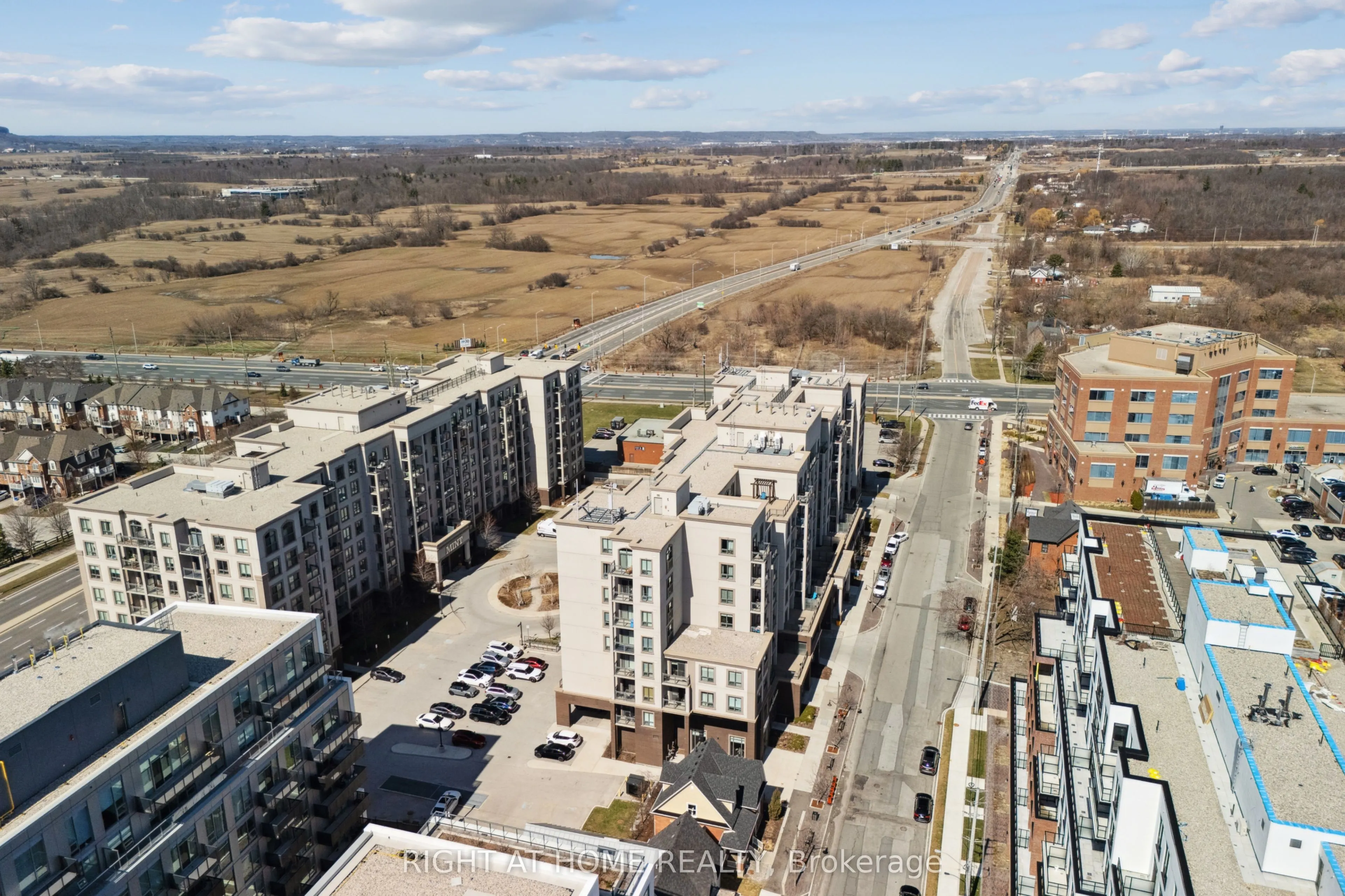 2486 Old Bronte Road, #815