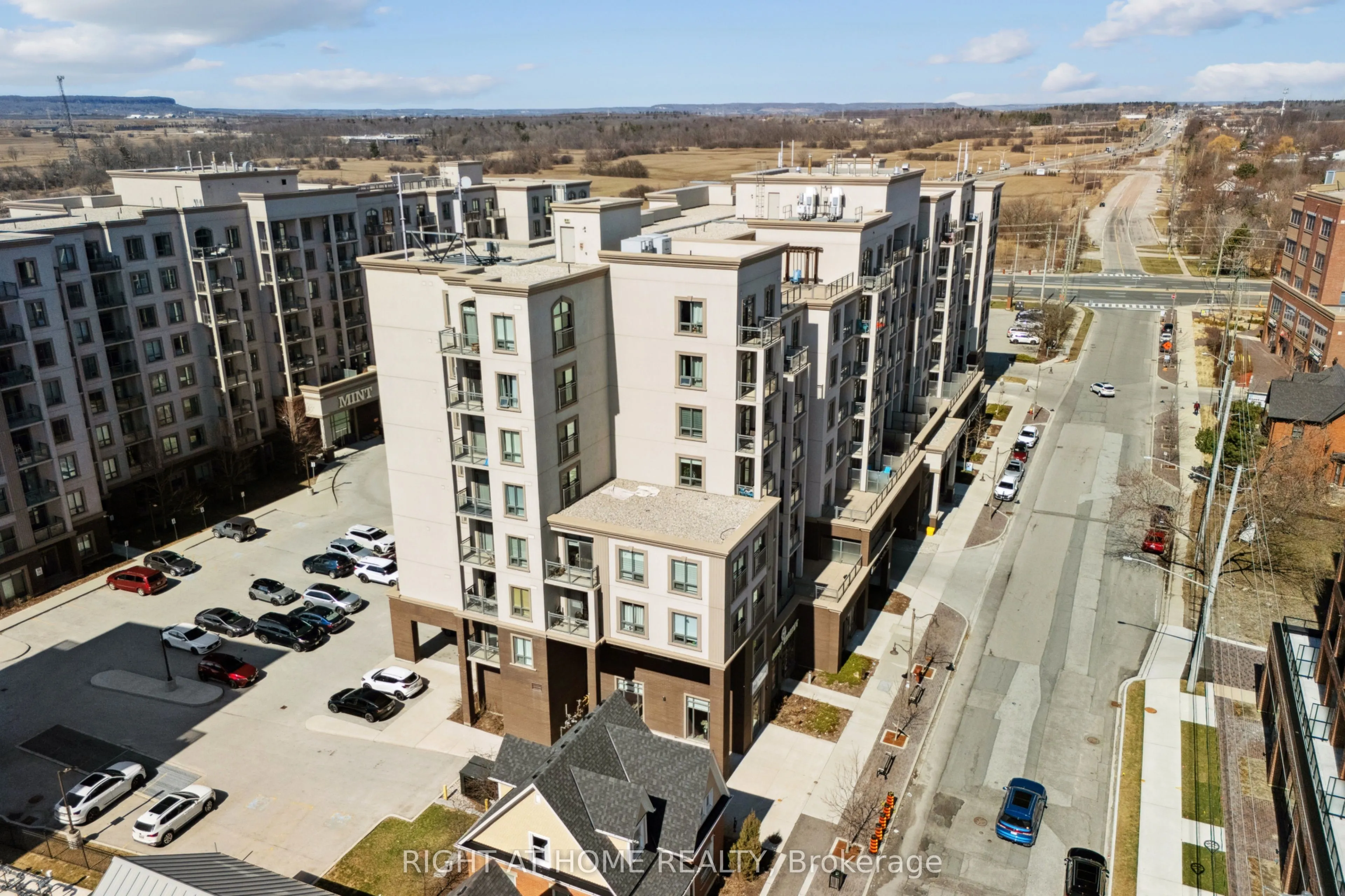 2486 Old Bronte Road, #815