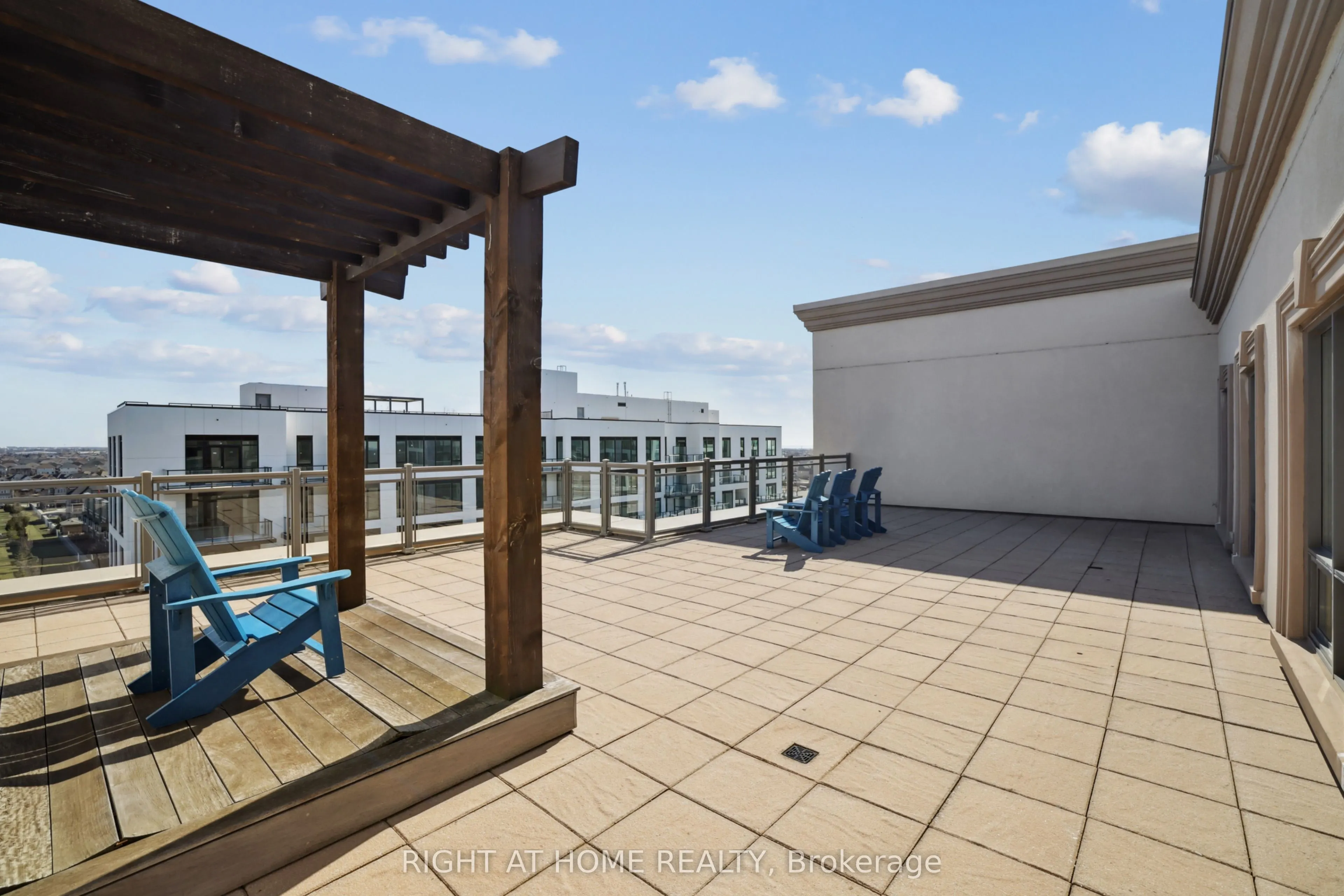 2486 Old Bronte Road, #815
