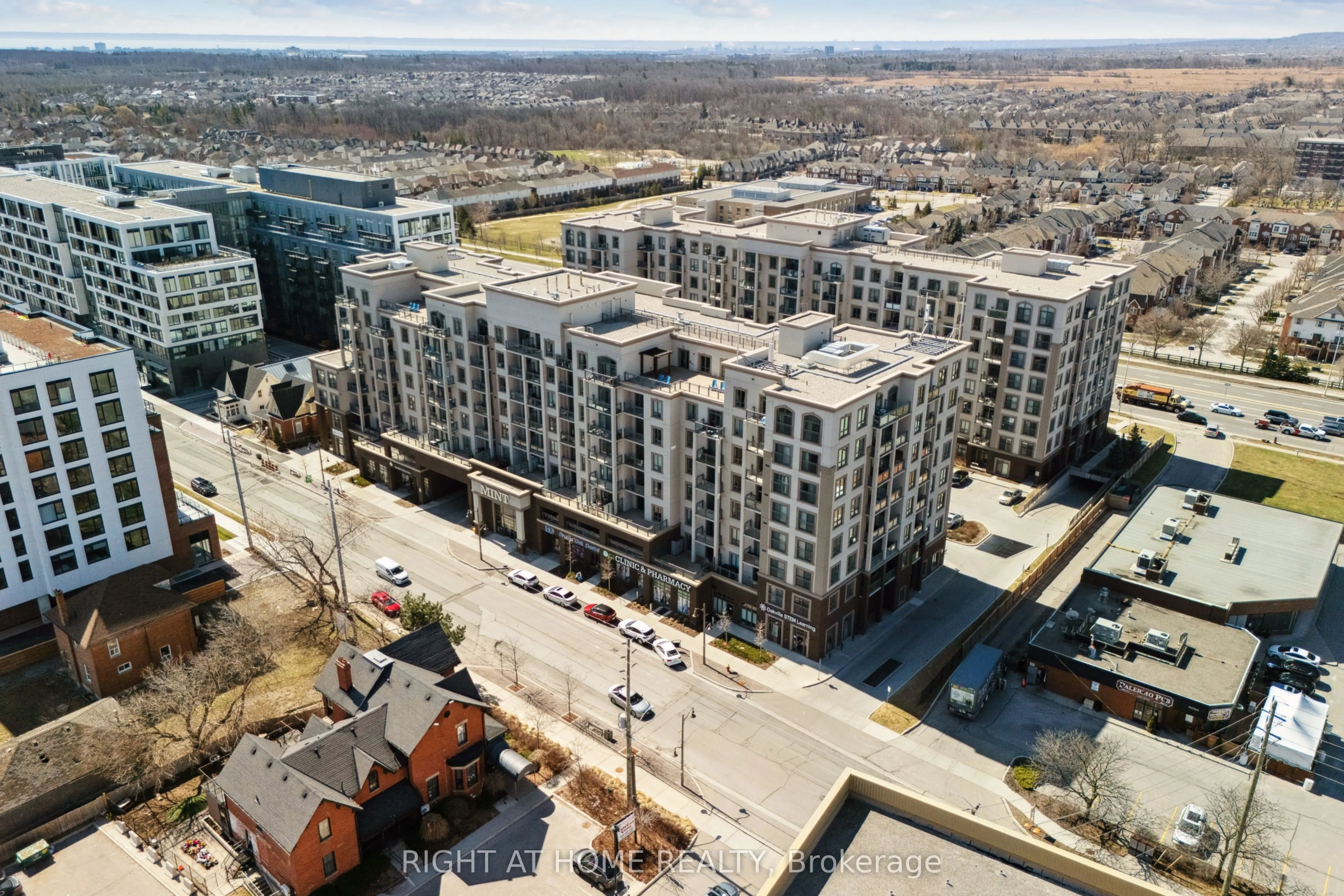 2486 Old Bronte Road, #815