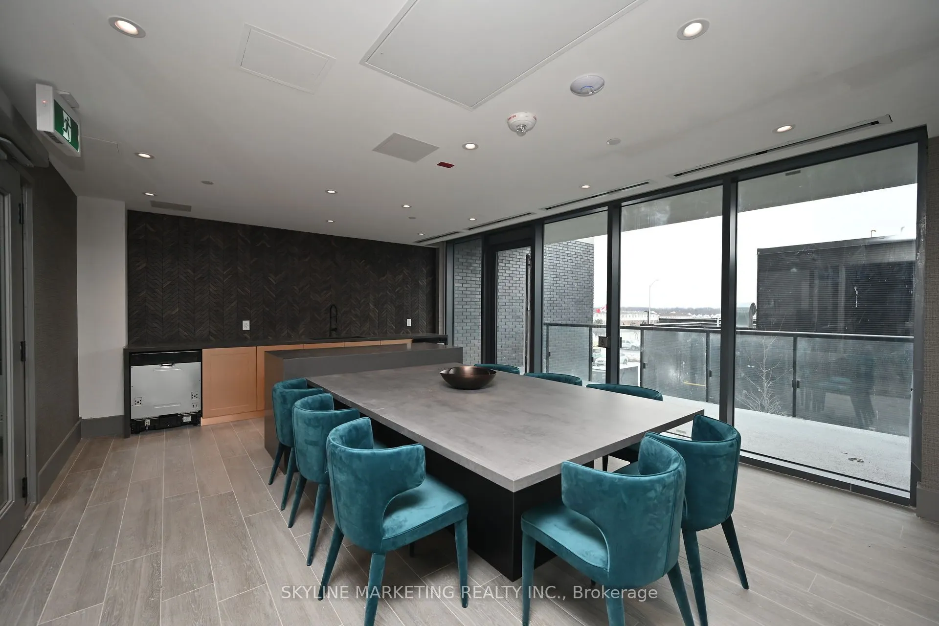 2450 Old Bronte Road, #116