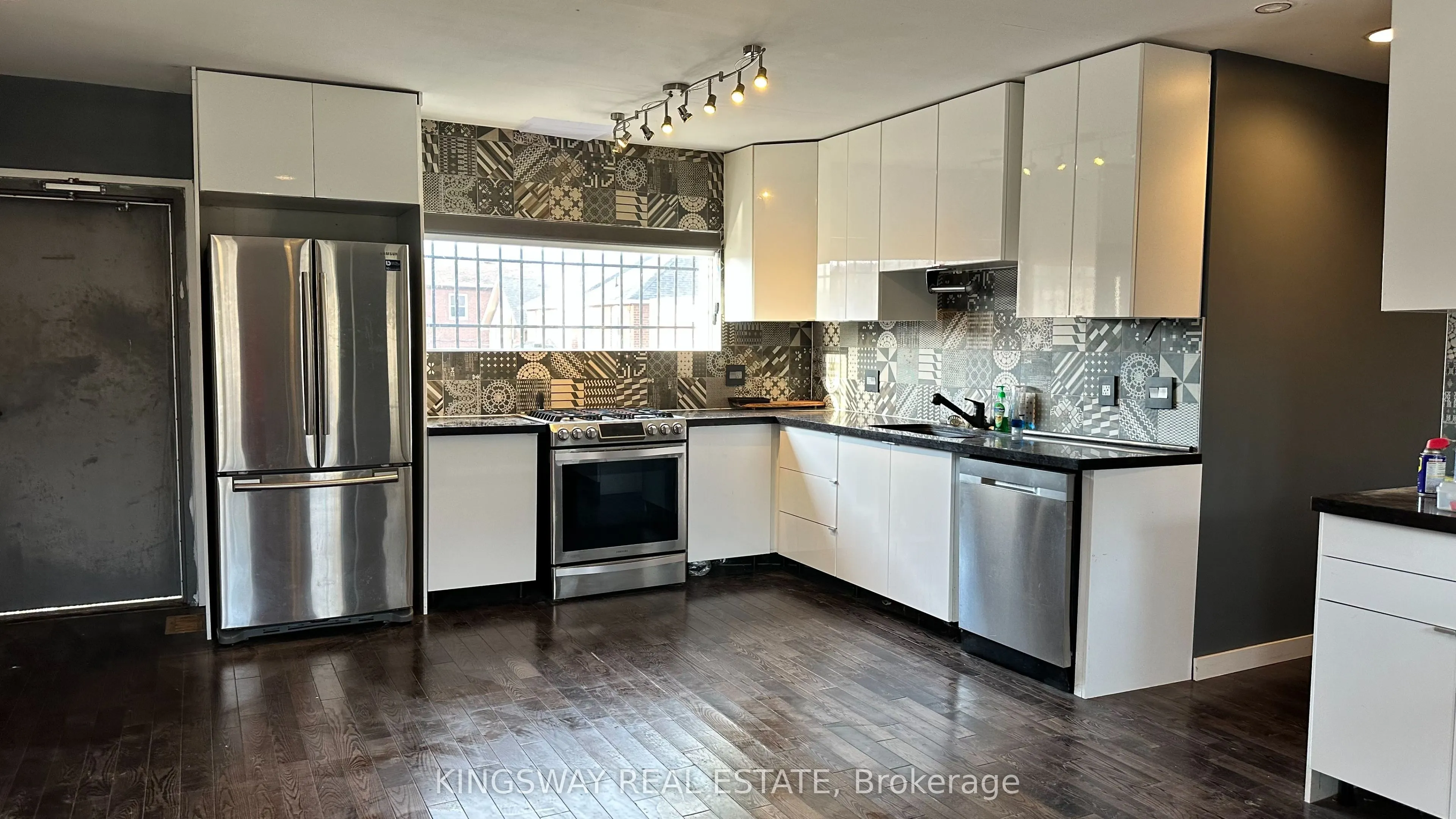 3140 Lake Shore Boulevard W