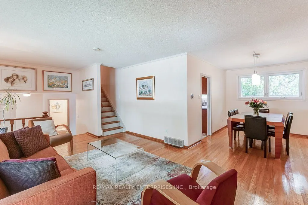 1231 Kingsmead Crescent