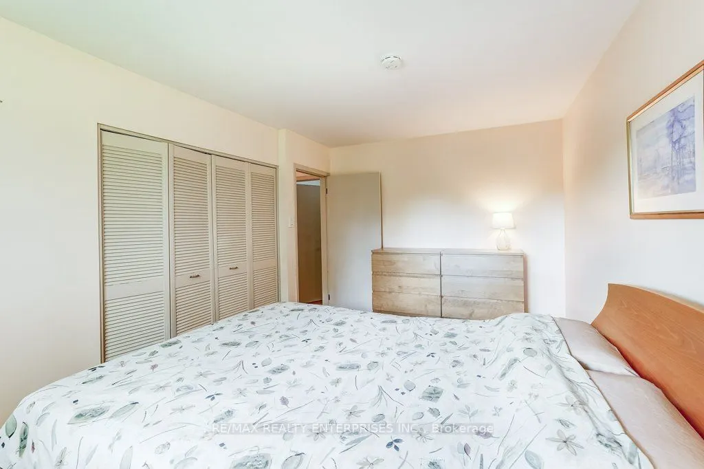 1231 Kingsmead Crescent