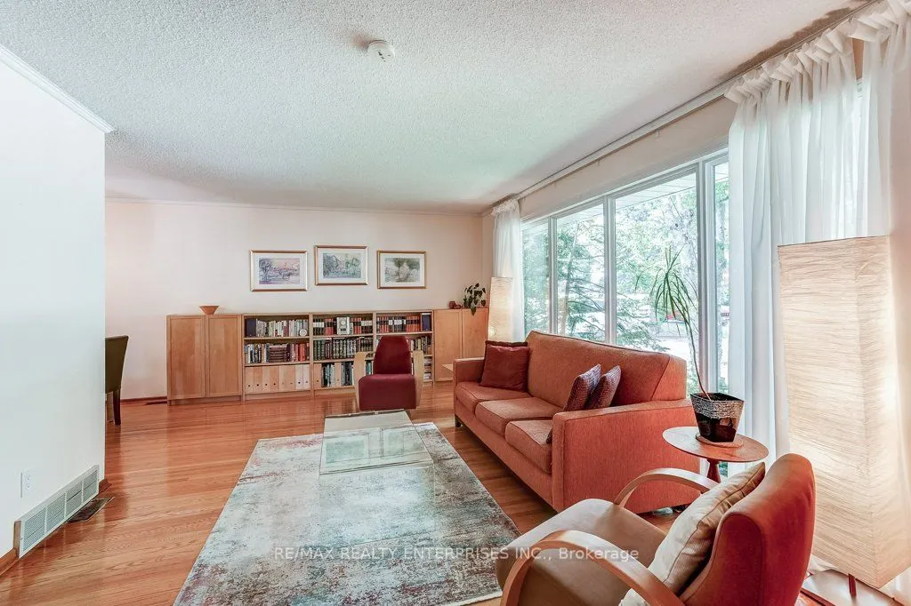 1231 Kingsmead Crescent